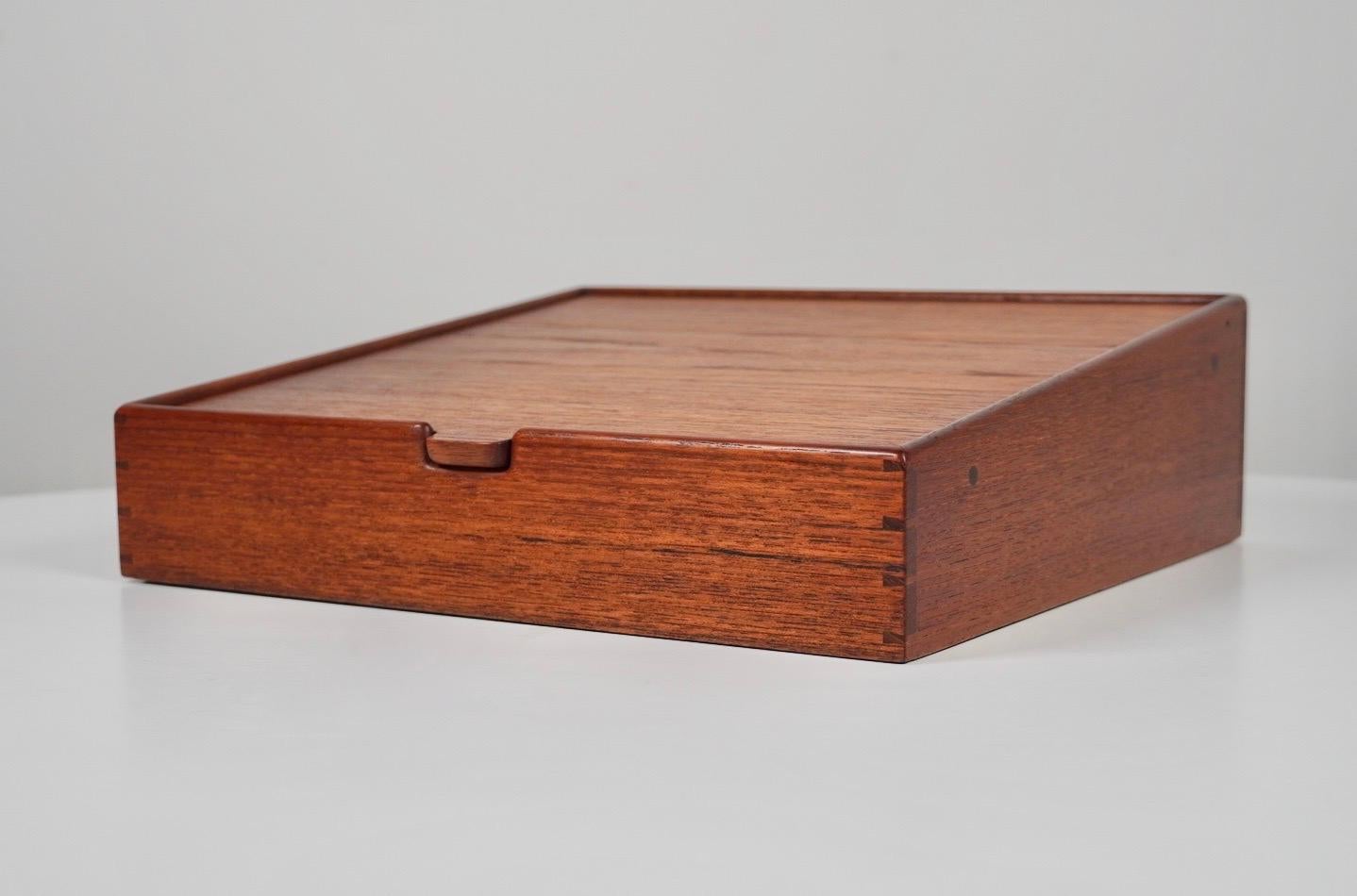 Sculptural teak jewelry box with mirror, designed by Ejnar Larsen and Aksel Bender Madsen, created by Willy Beck of Denmark. Wedge form with fine joinery all around, removable dividers for the placement of the desired objects. Retains original