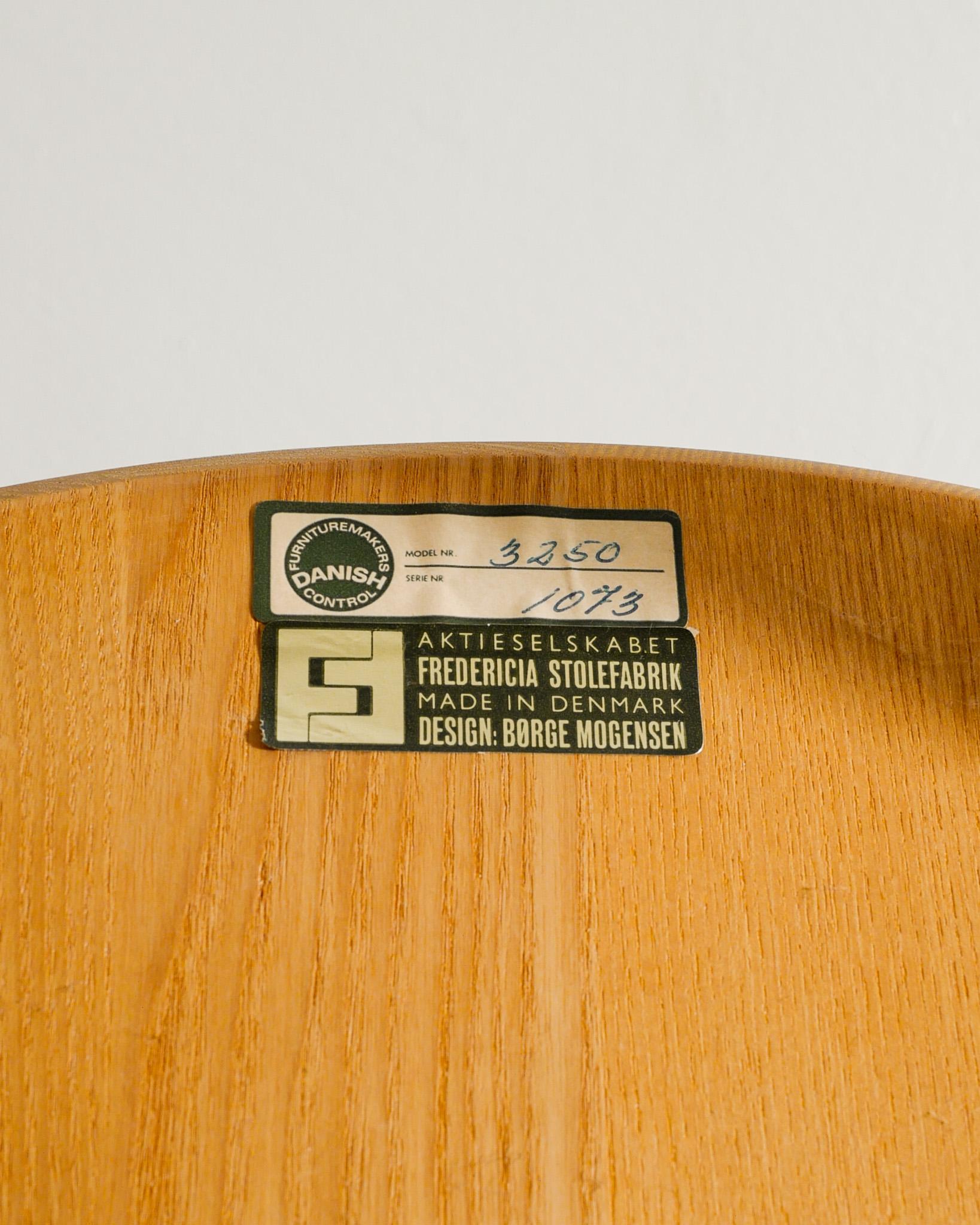 Danish Windsor 2350 Armchair in Oak Wood by Børge Mogensen by Fredericia, 1960s For Sale 4