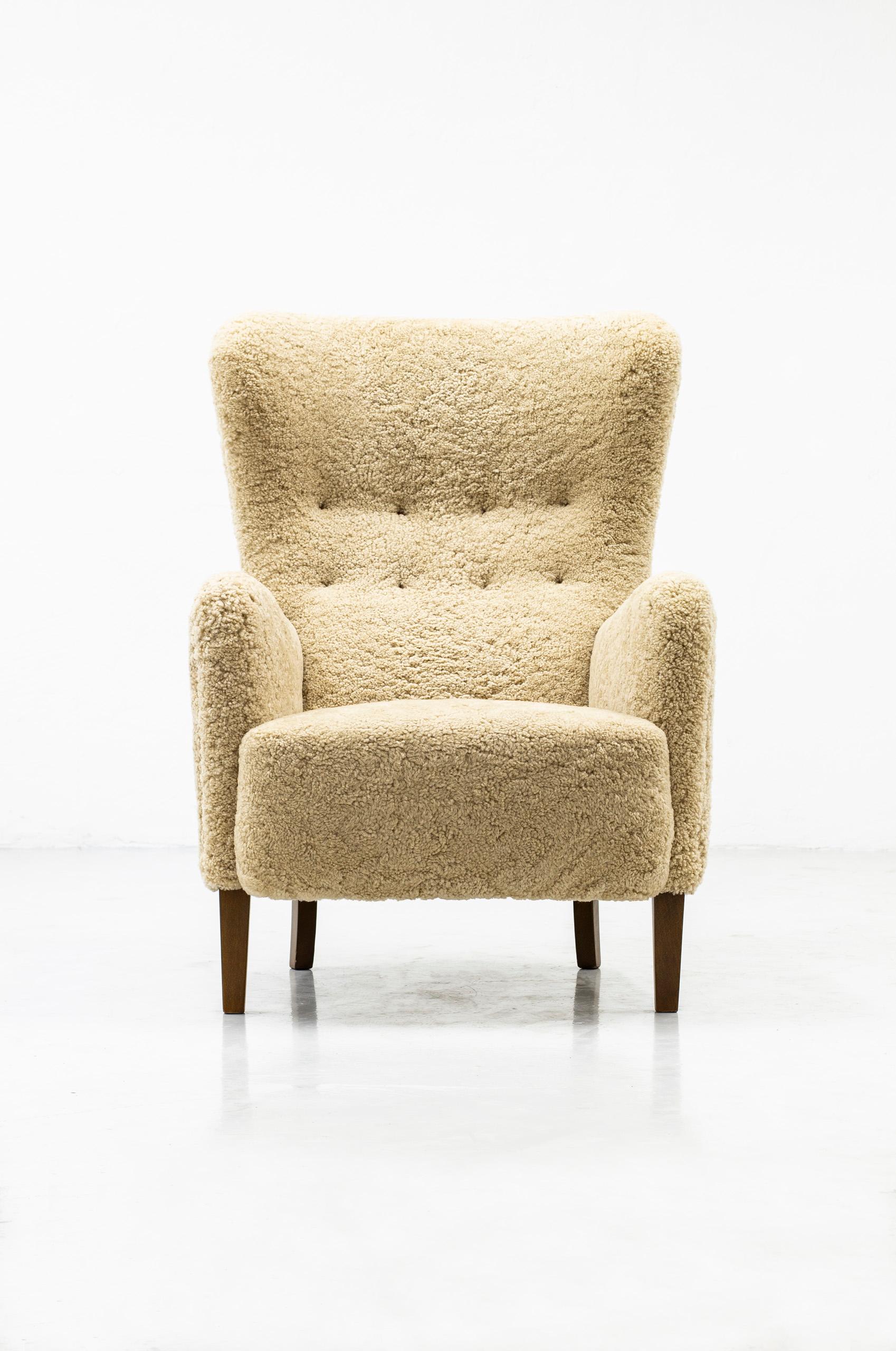 Danish Wing Back Chair with Sheep Skin in the Manner of Frits Henningsen In Good Condition In Hägersten, SE