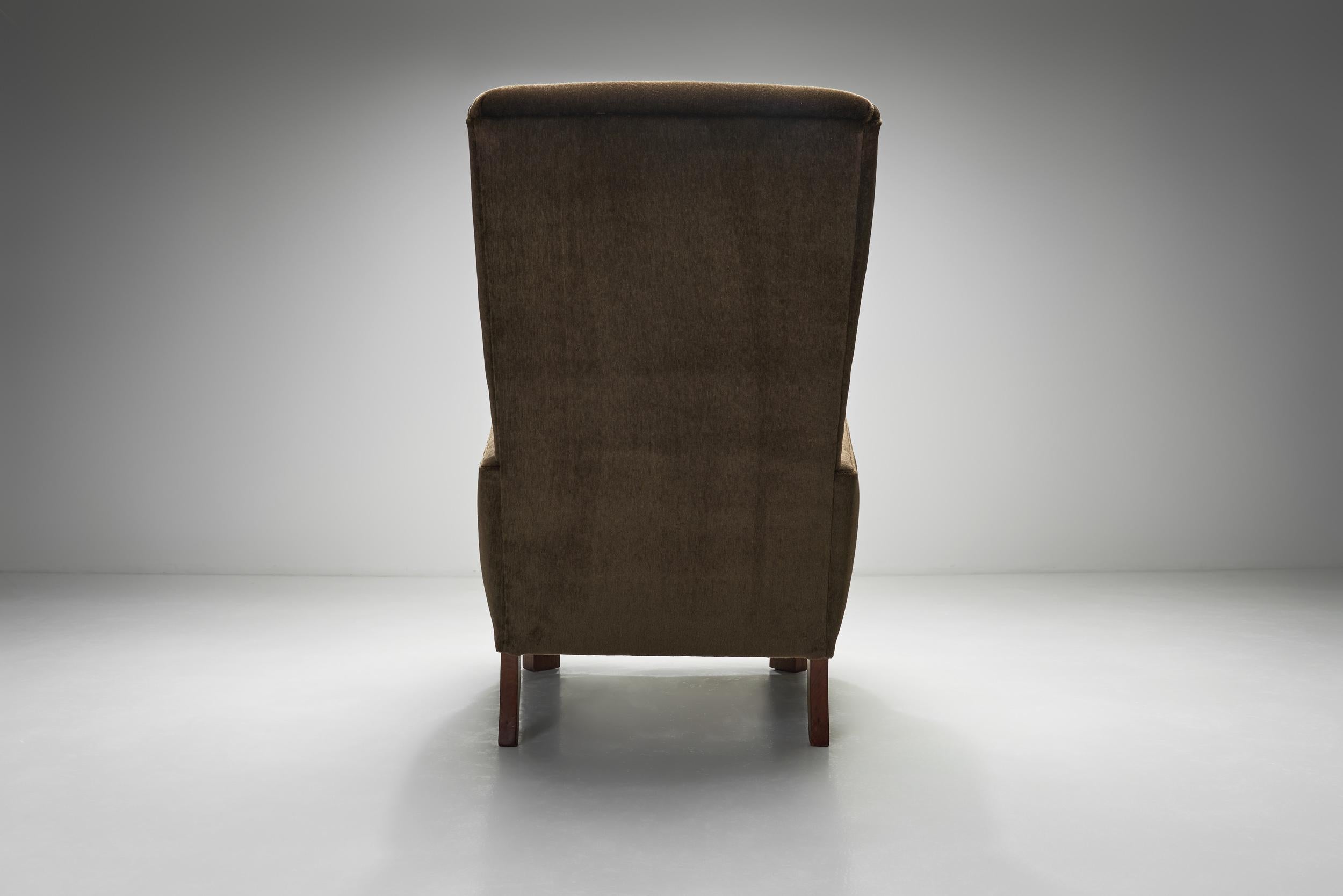 Dänischer Ohrensessel mit Eichenbeinen, Dänemark ca 1940s im Angebot 9