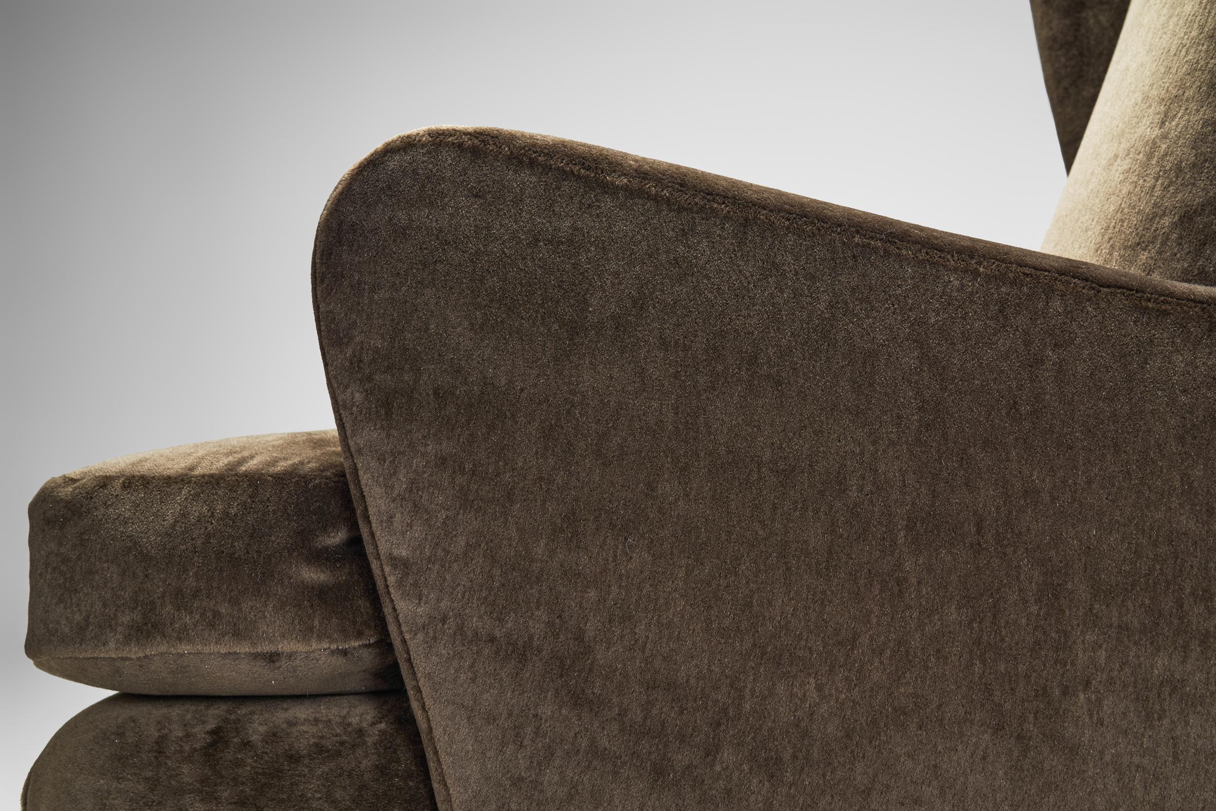 Dänischer Ohrensessel mit Eichenbeinen, Dänemark ca 1940s im Angebot 11