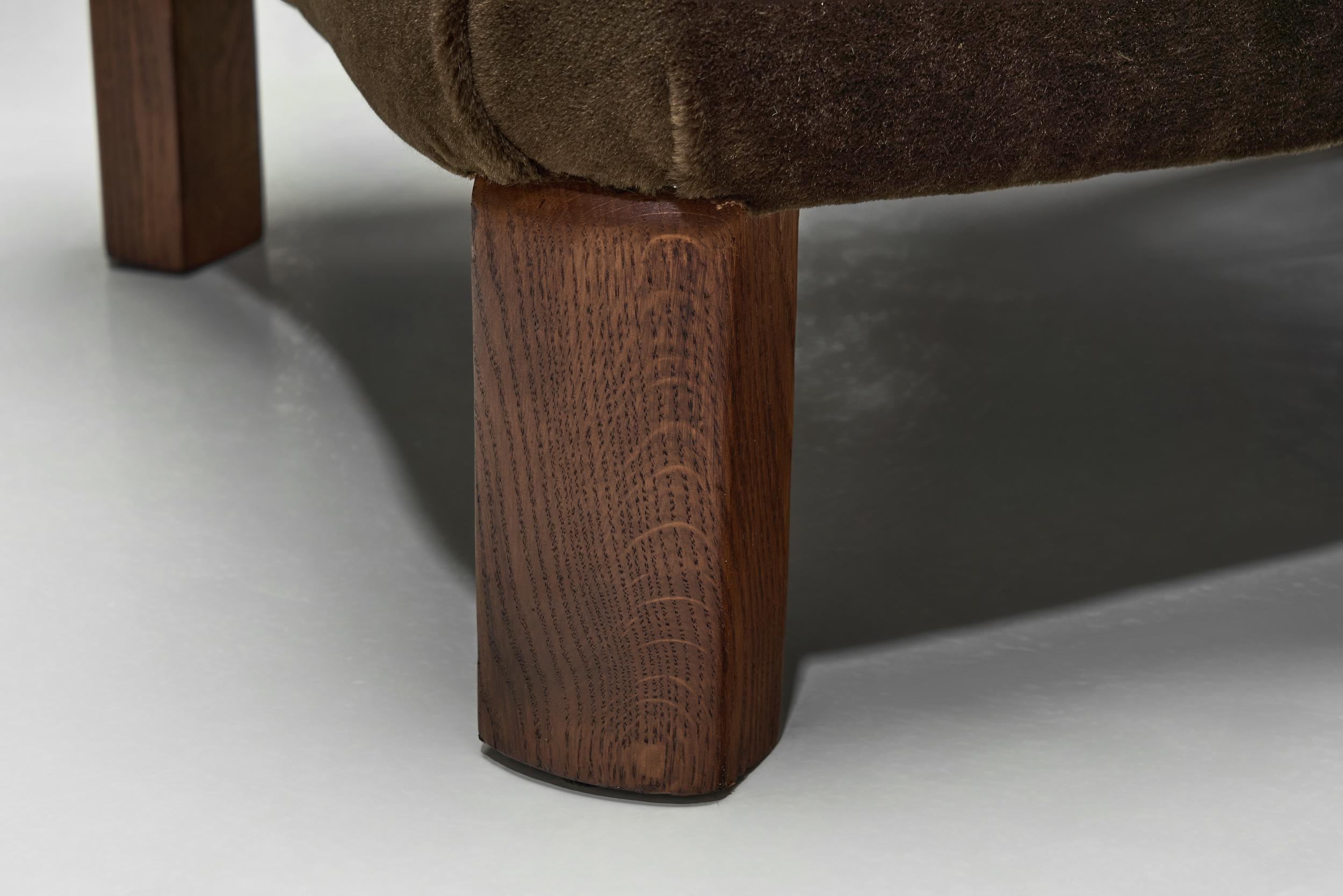 Dänischer Ohrensessel mit Eichenbeinen, Dänemark ca 1940s im Angebot 12