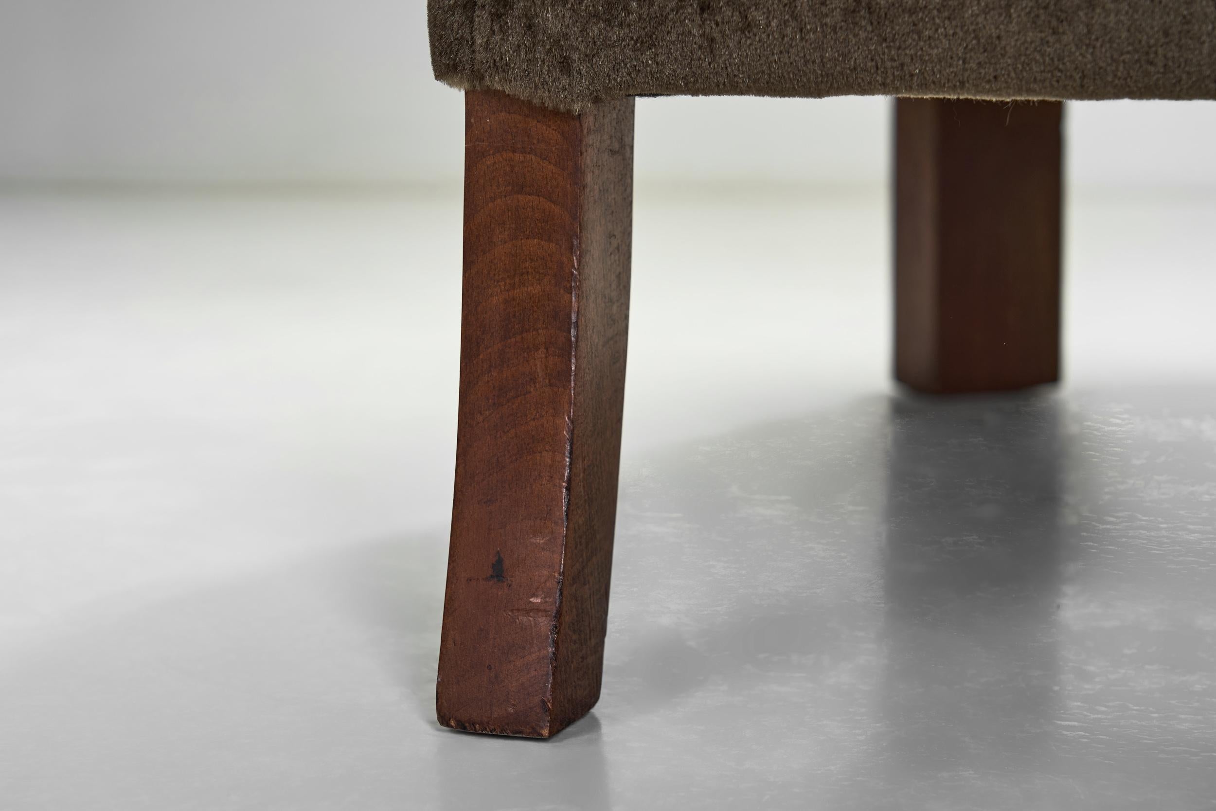 Dänischer Ohrensessel mit Eichenbeinen, Dänemark ca 1940s im Angebot 13