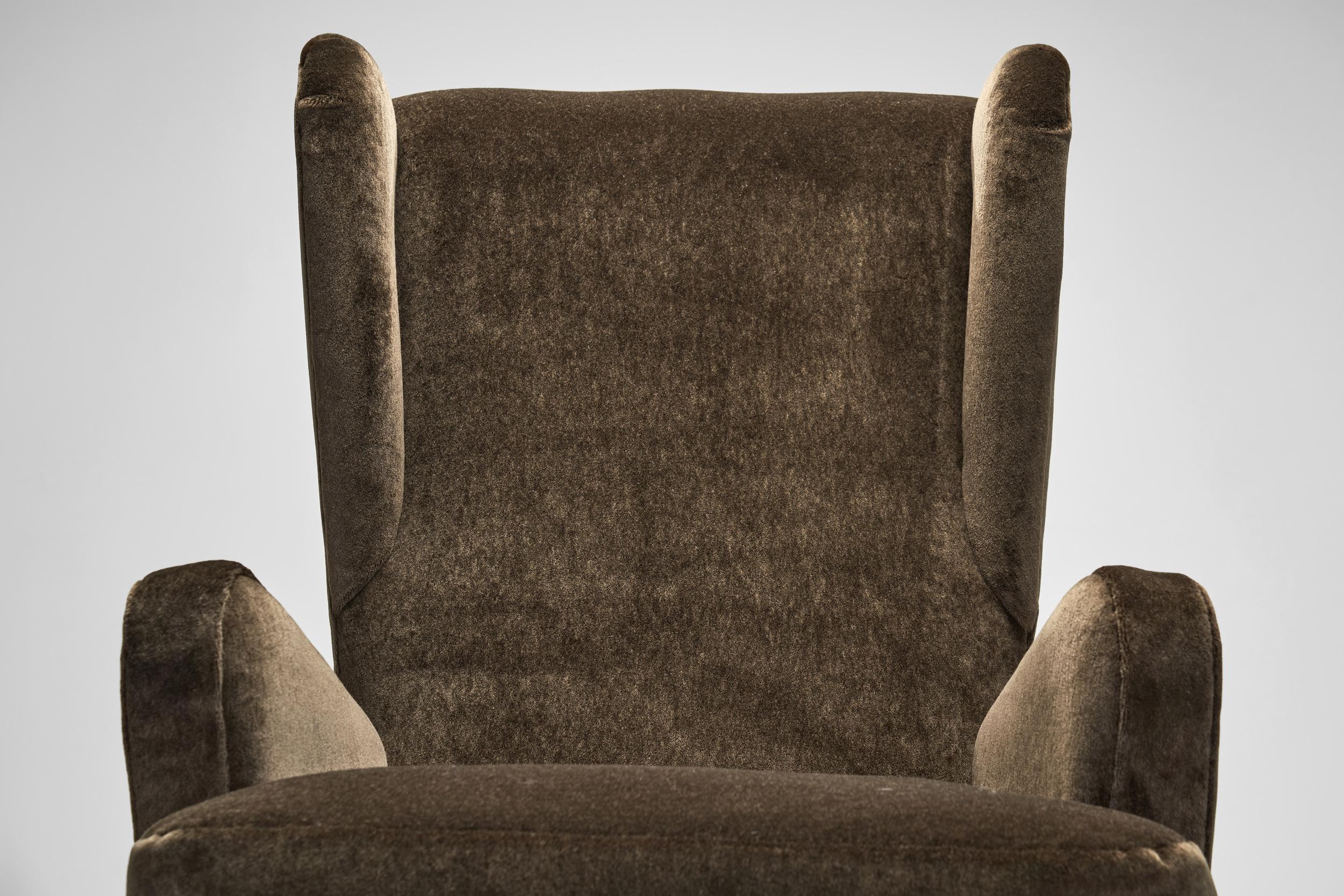 Dänischer Ohrensessel mit Eichenbeinen, Dänemark ca 1940s im Angebot 2