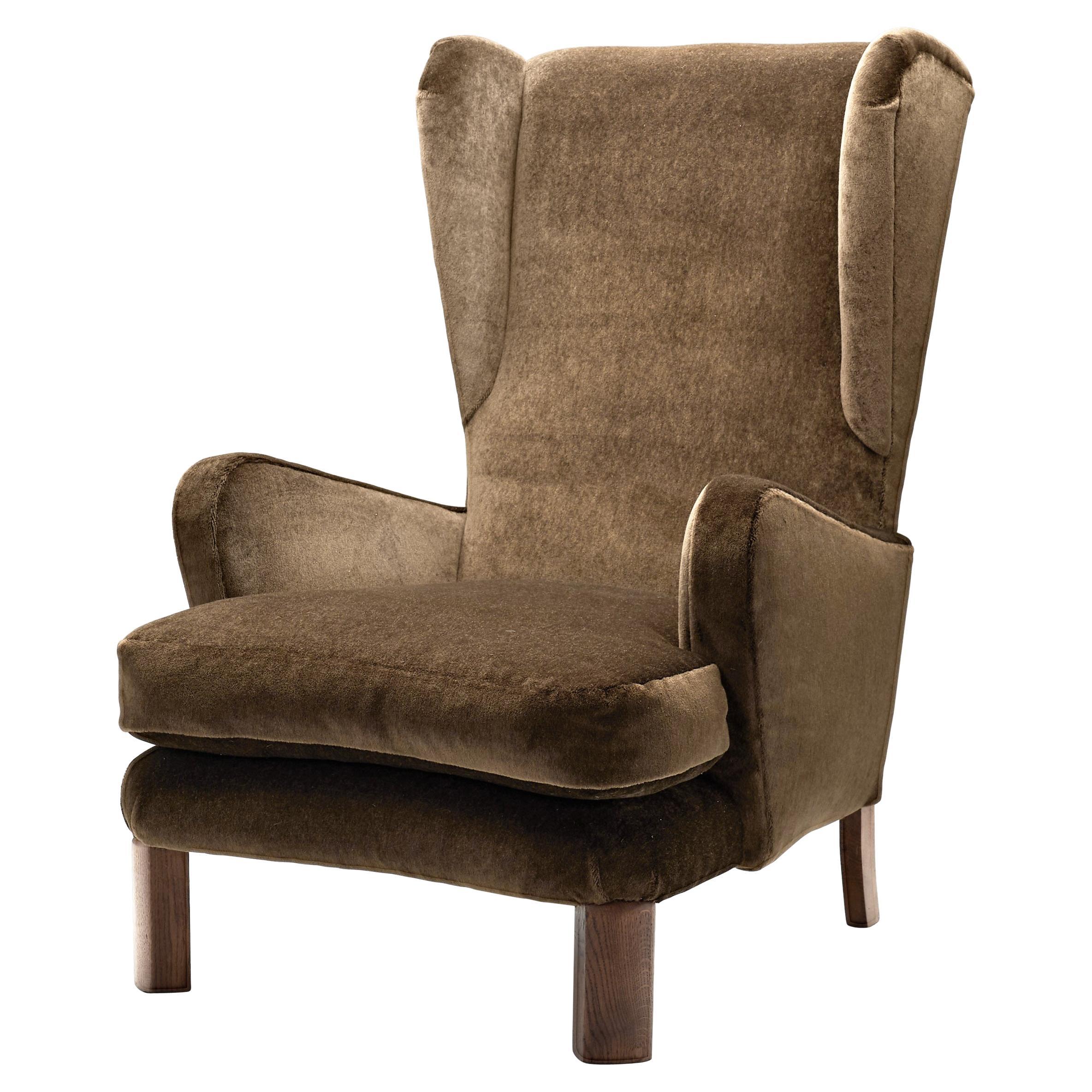Dänischer Ohrensessel mit Eichenbeinen, Dänemark ca 1940s im Angebot