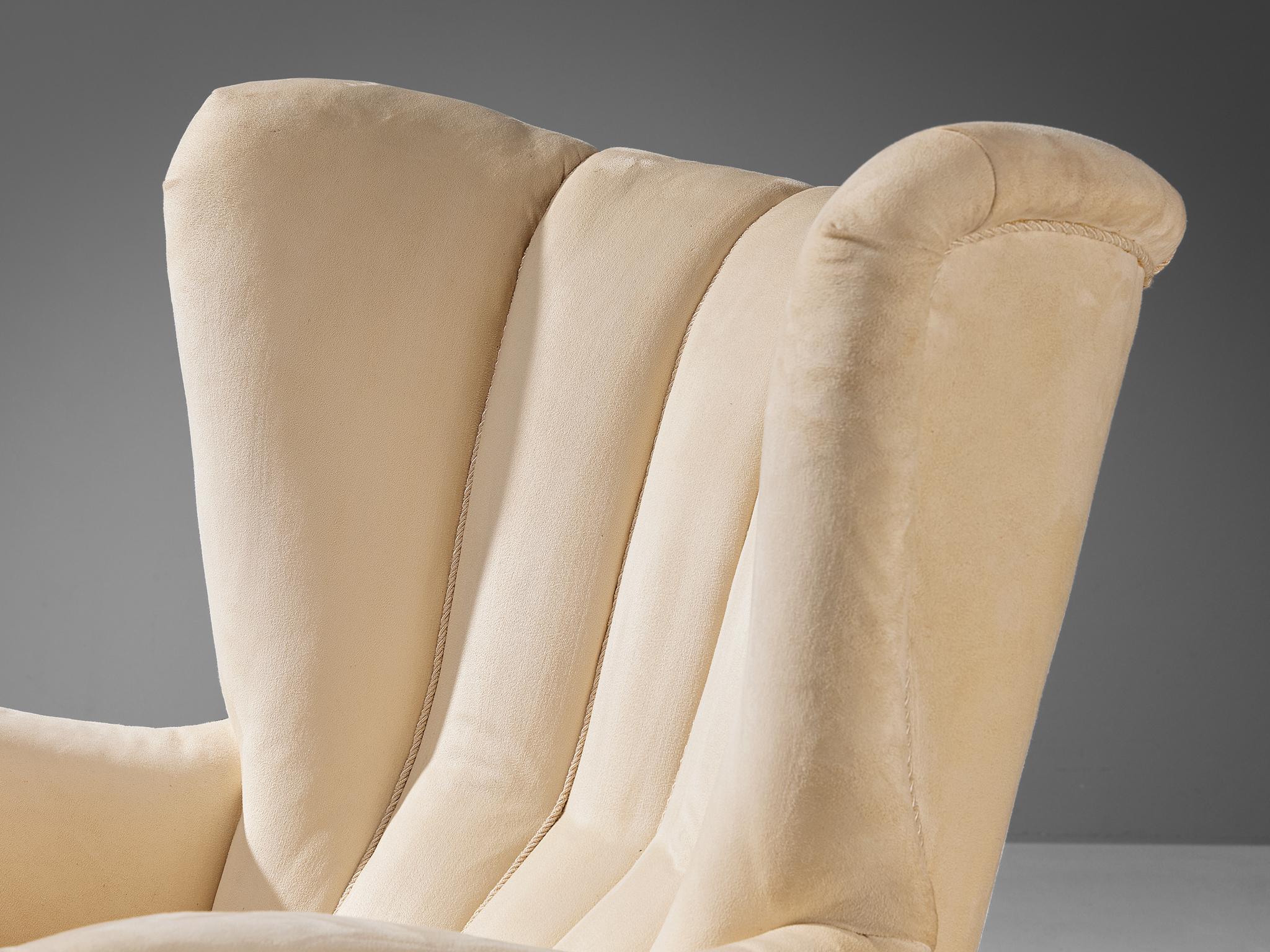 Scandinave moderne Chaise danoise Wingback en tissu blanc cassé en vente
