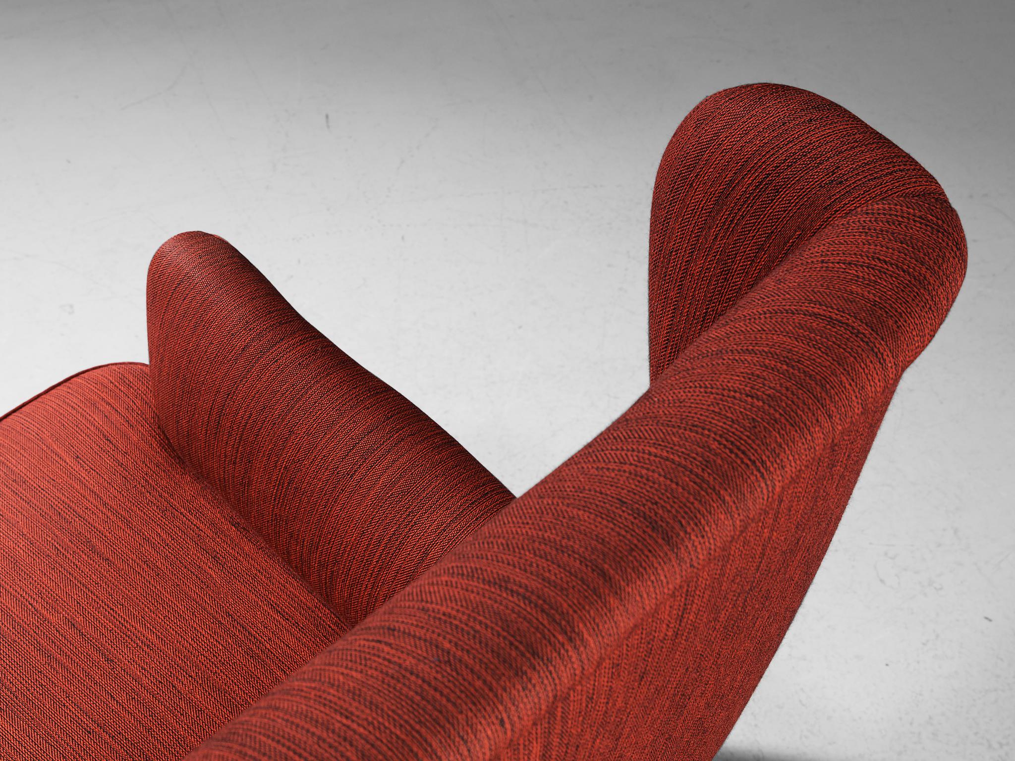 Silla danesa con respaldo en tapicería roja en venta 2