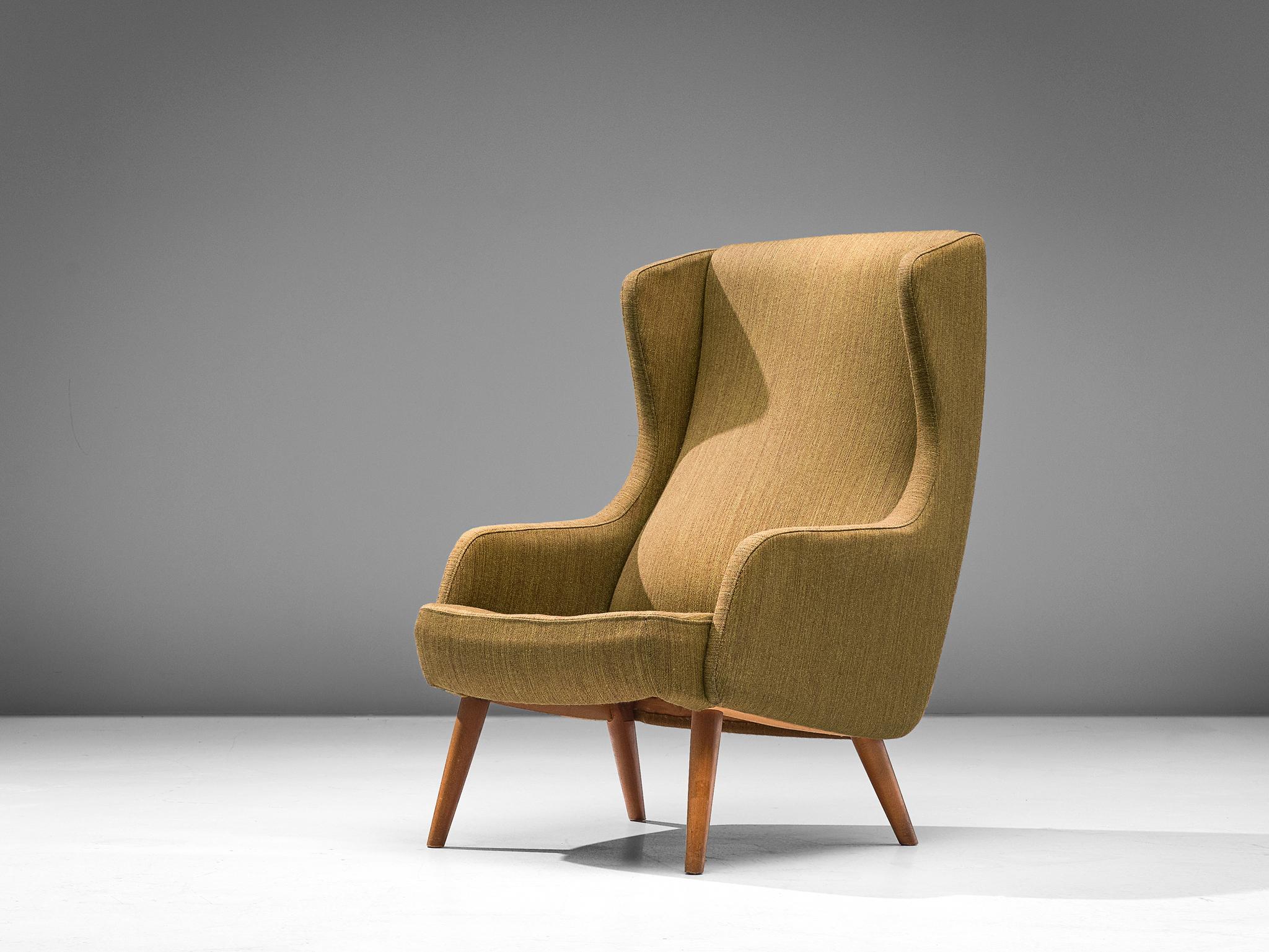 Fritz Hansen, wingback chair, in oak and fabric, Scandinavia 1950s.

High back chair in a mustard fabric upholstery. This chair shows the characteristics of the Scandinavian Modern style and is manufactured by the master cabinetmaker Fritz Hansen.
