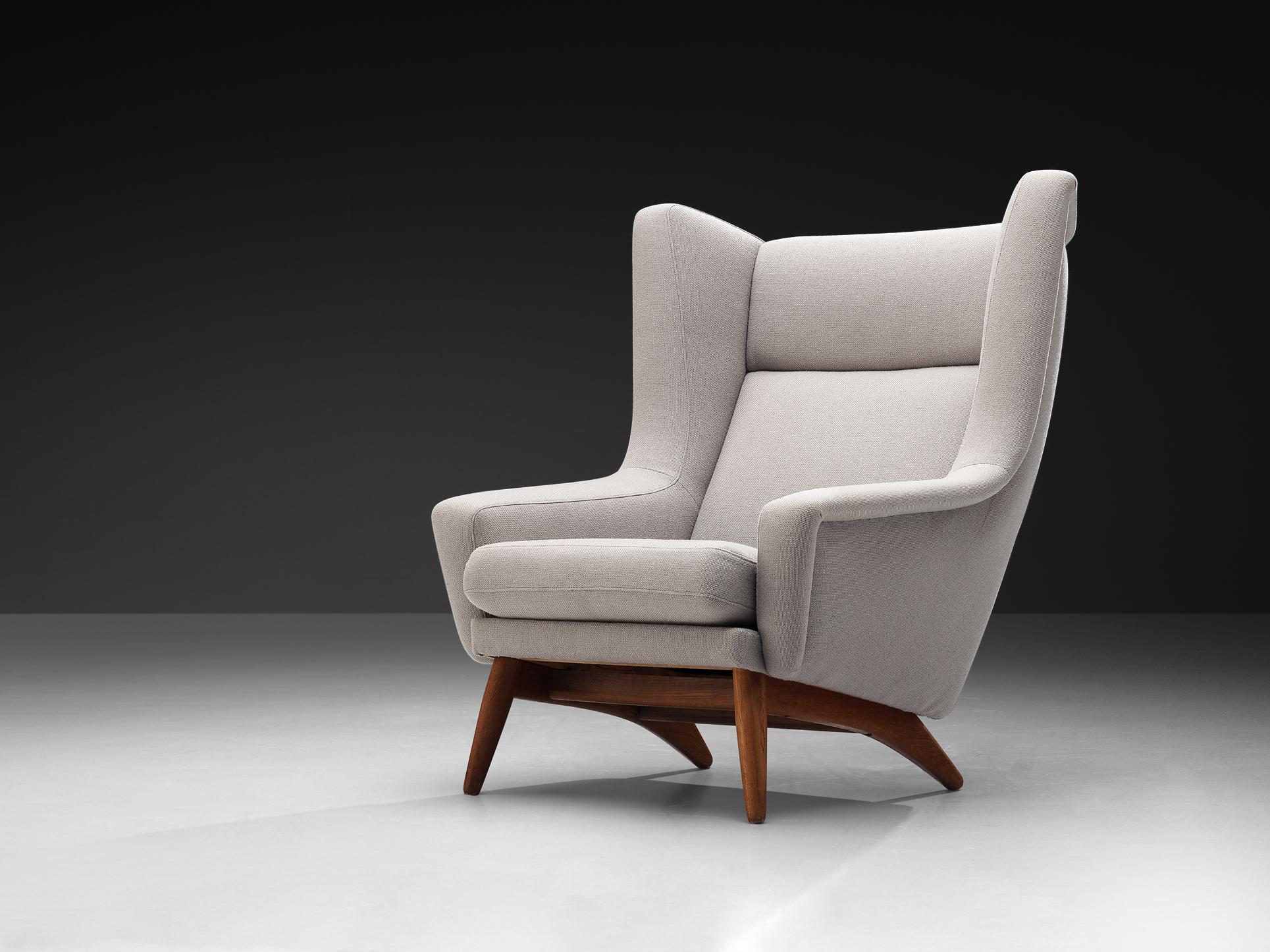 Sedia danese Wingback in teak e tappezzeria grigio chiaro In condizioni buone in vendita a Waalwijk, NL