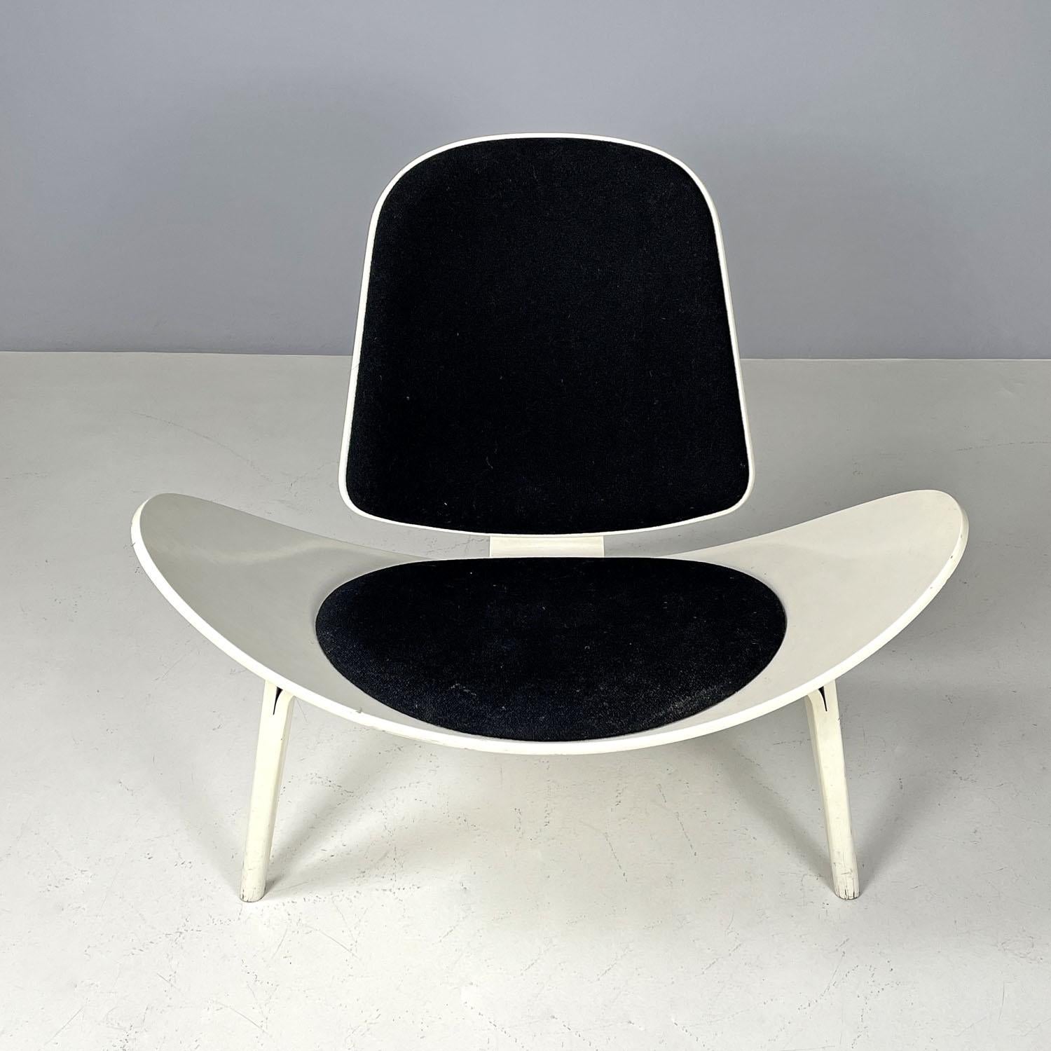 Danish wooden shell armchair CH07 by Hans Wegner for Carl Hansen & Søn, 2000s In Good Condition For Sale In MIlano, IT