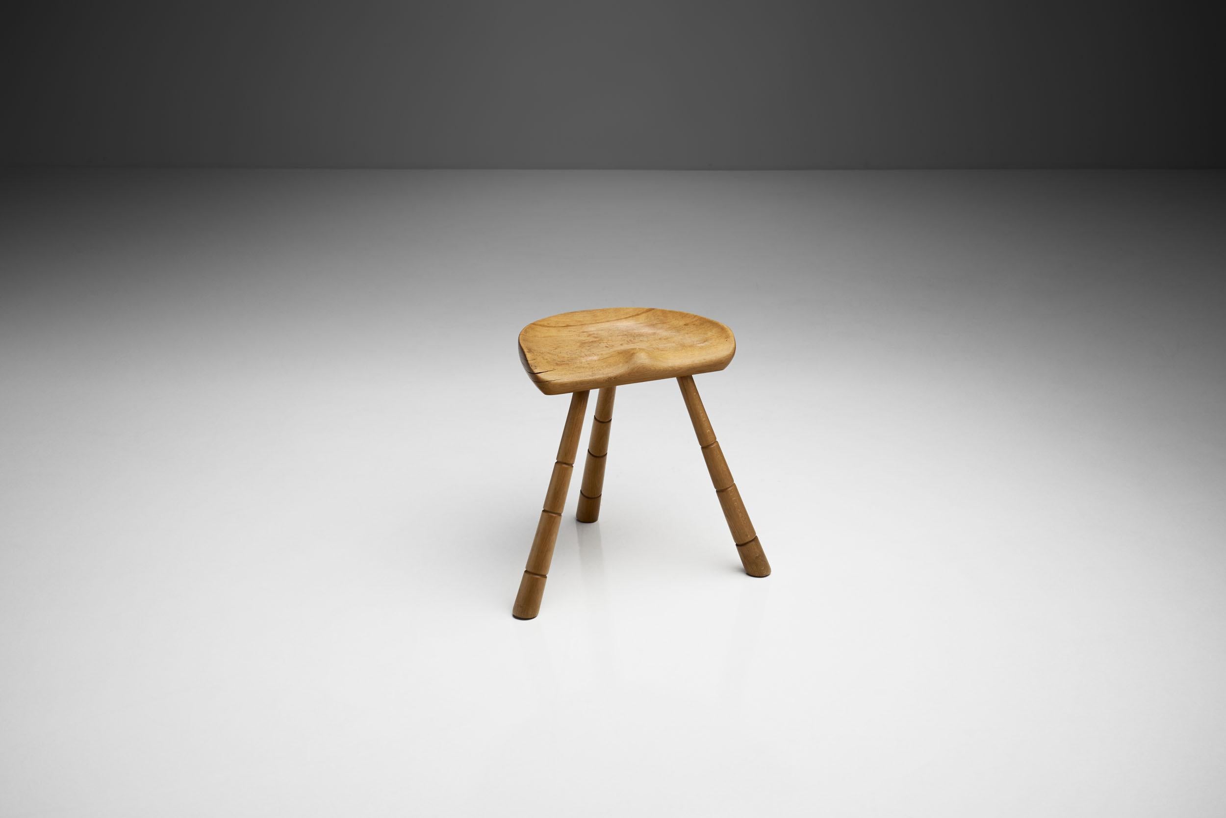 Mid-20th Century Danish Wooden Tripod Milking Stool, Denmark 1940s For Sale