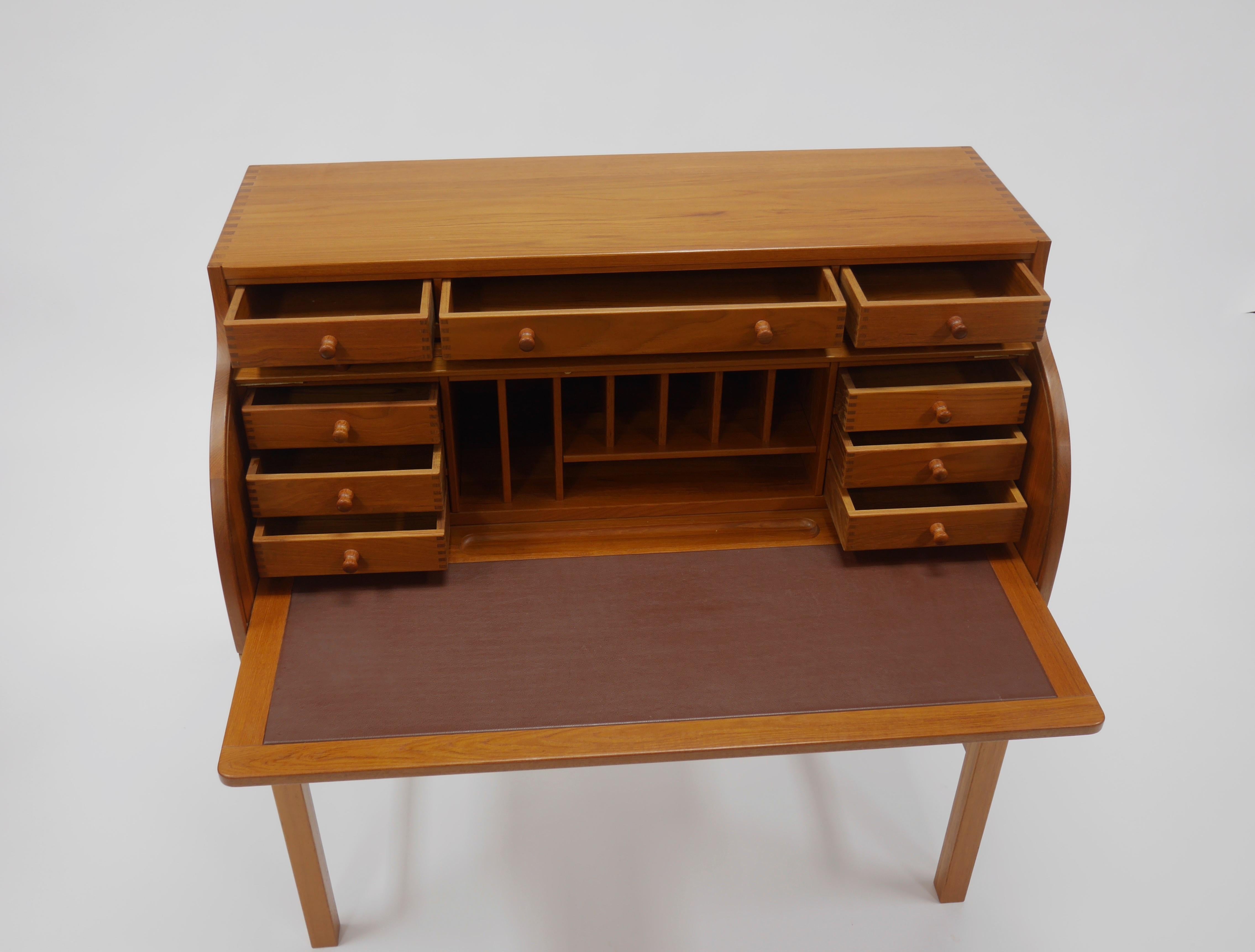 Danish Writer's Desk in Teak by Andreas Hansen In Good Condition For Sale In Hadley, MA