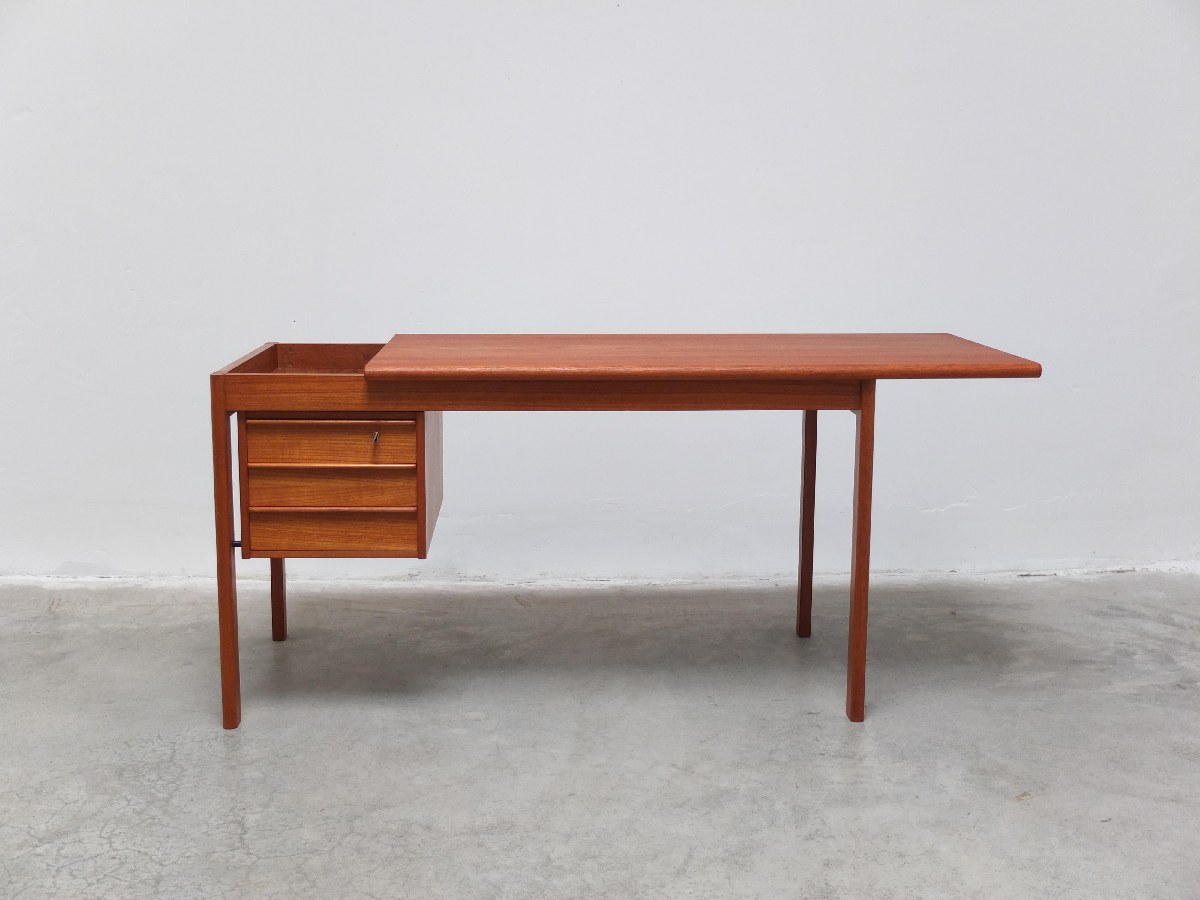Dänischer Schreibtisch mit Schiebeplatte von Peter Løvig Nielsen, 1960er Jahre im Angebot 7