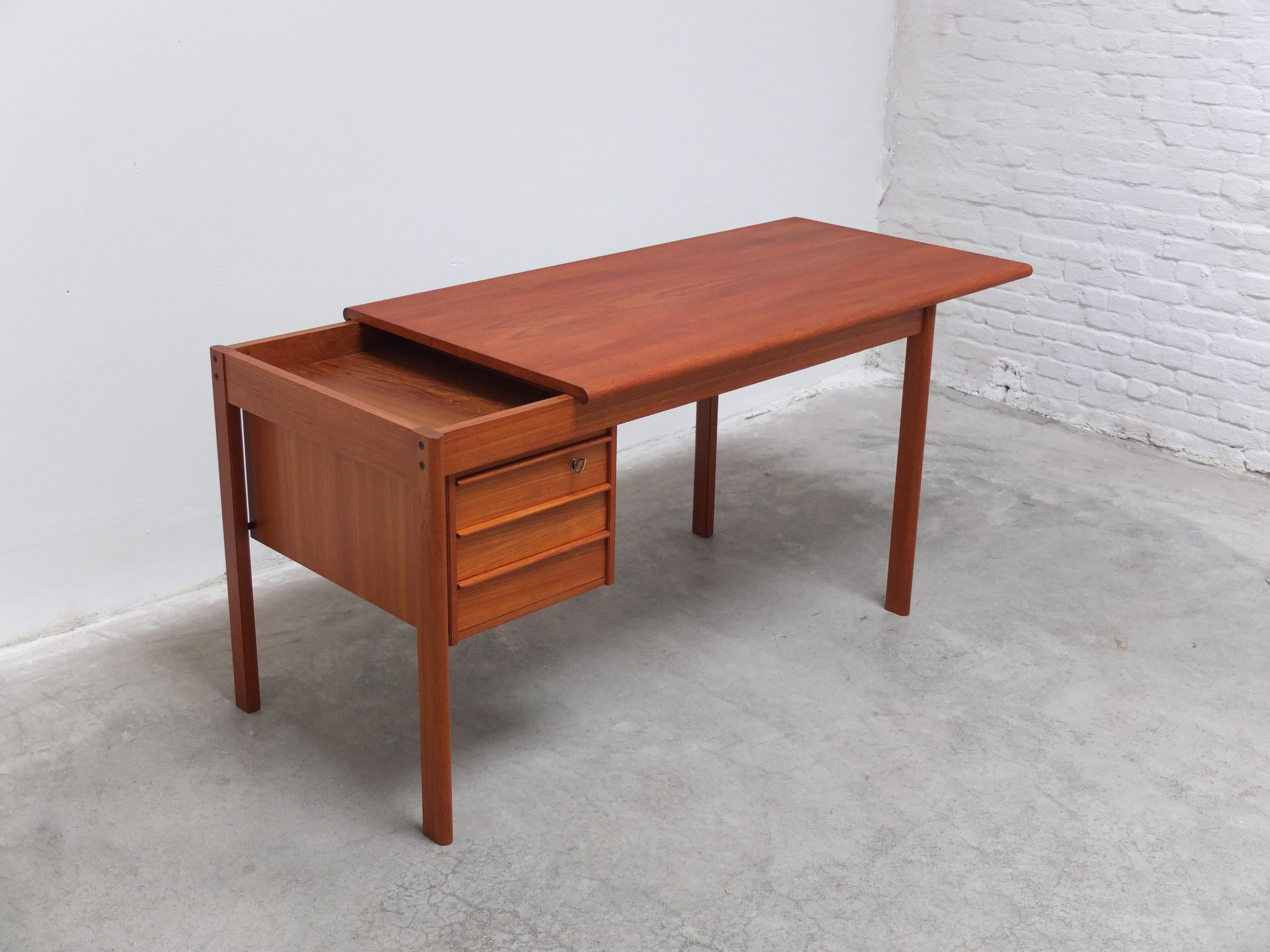 Dänischer Schreibtisch mit Schiebeplatte von Peter Løvig Nielsen, 1960er Jahre im Angebot 8