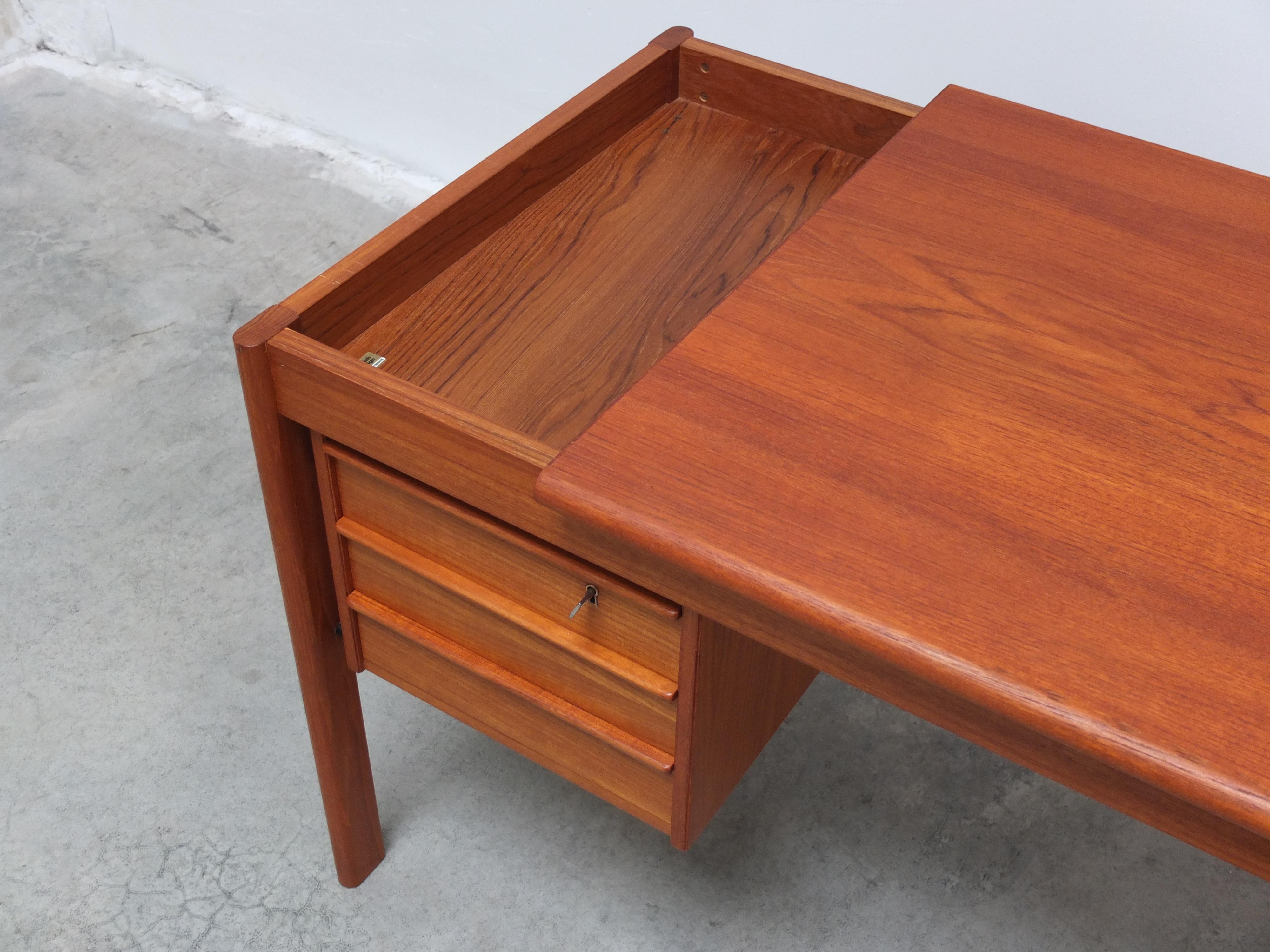 Dänischer Schreibtisch mit Schiebeplatte von Peter Løvig Nielsen, 1960er Jahre im Angebot 9