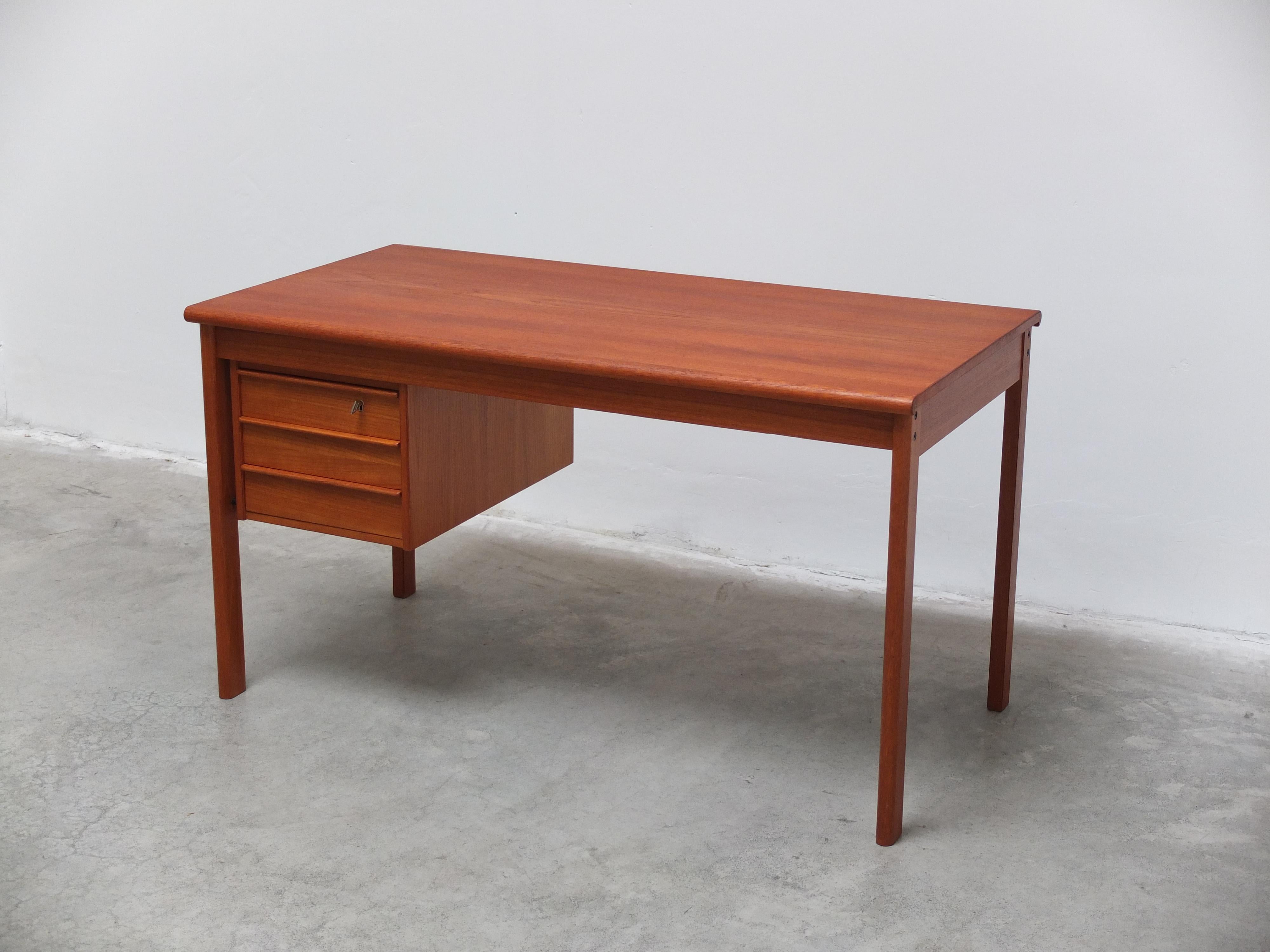 Dänischer Schreibtisch mit Schiebeplatte von Peter Løvig Nielsen, 1960er Jahre im Zustand „Gut“ im Angebot in Antwerpen, VAN