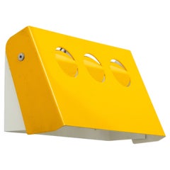 Applique danoise en tôle jaune, Danemark, 1950-60