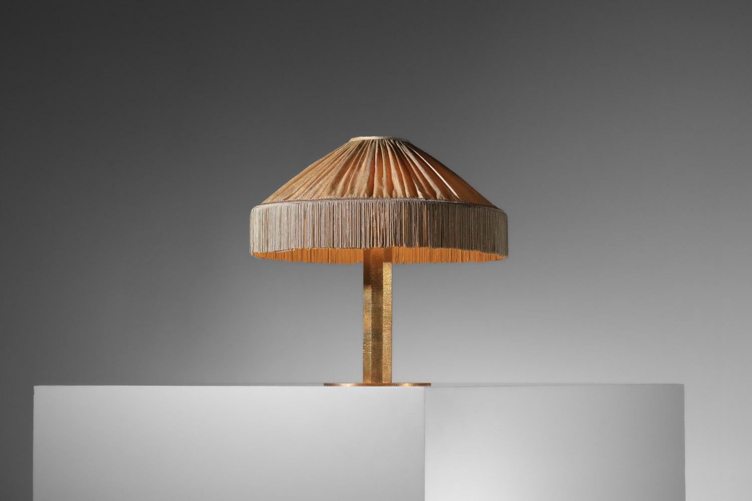 Lampe de table Danke Studio en laiton avec abat-jour en soie en vente 1