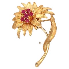 Spilla in oro con fiore di rubino Dankner in oro giallo 14k