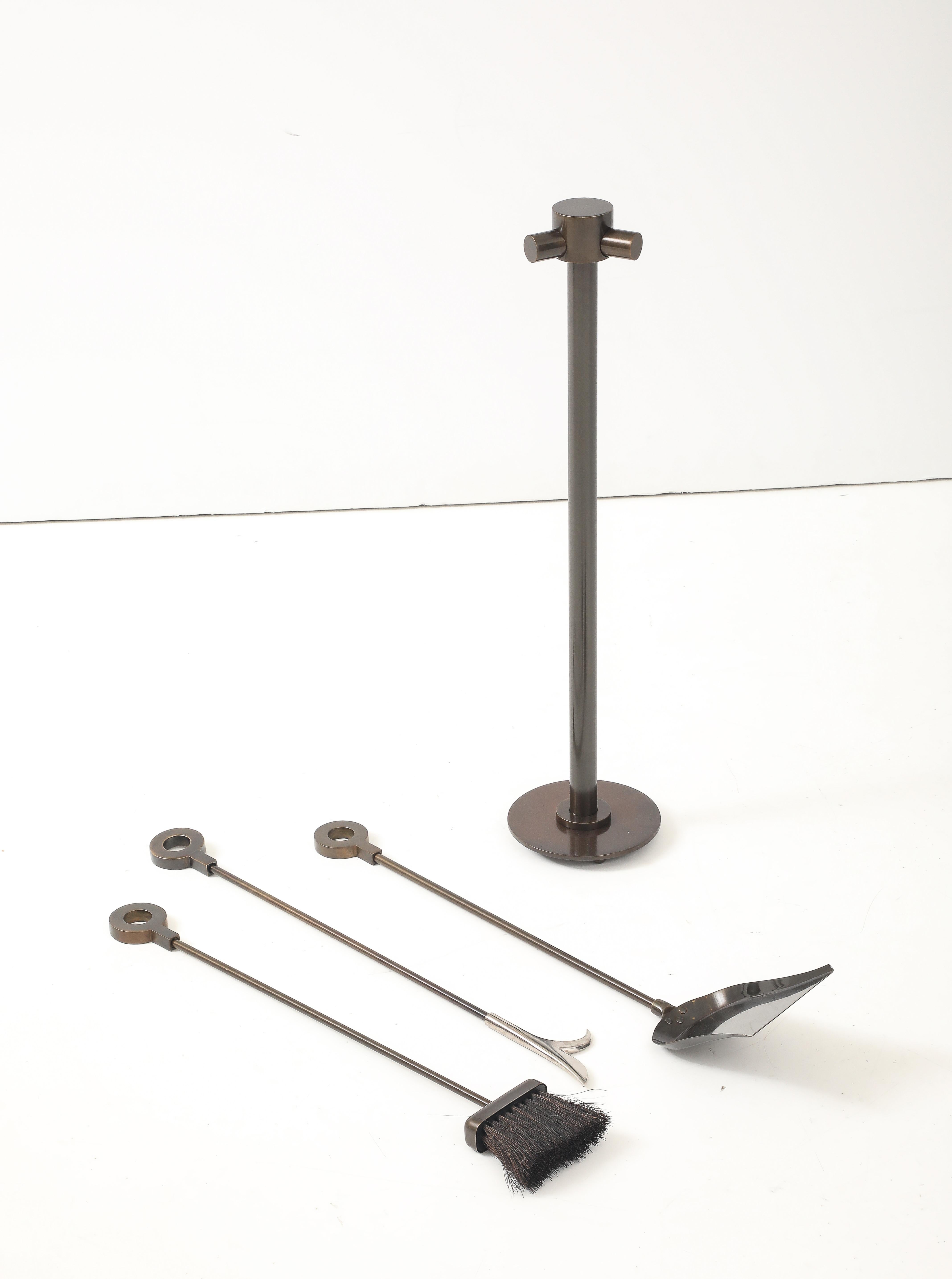 Danny Alessandro Bronze Firetools Set In Excellent Condition For Sale In New York, NY