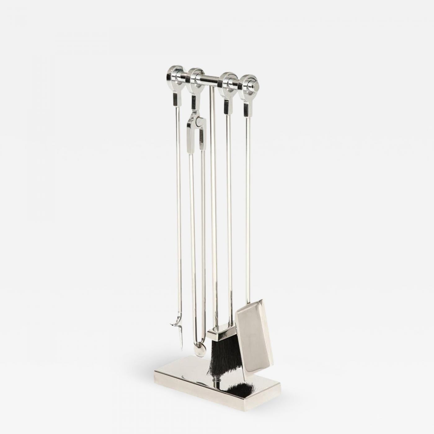 Ensemble moderniste d'outils de cheminée en acier chromé lourd et poli du milieu du siècle dernier par Danny Alessandro.