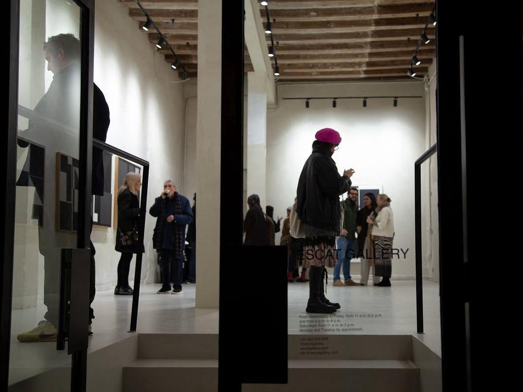 Tänzer (Diptychon) von Danny Avidan, 2025 - Ausdrucksstarke abstrakte Figuren in Rosa im Angebot 3