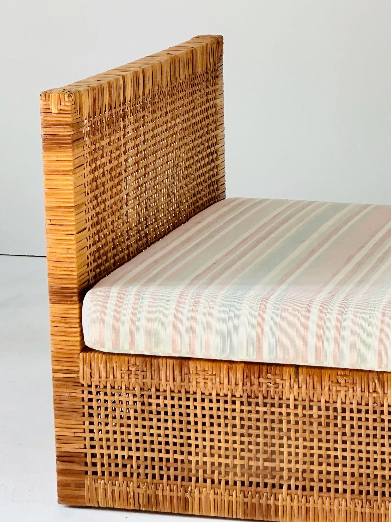 Tissu d'ameublement Lit de jour en rotin tressé Danny Ho Fong pour Tropi-cal, 1965 en vente
