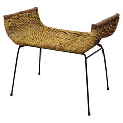 Danny Ho Fong: Mid-Century-Ottoman-Fußhocker aus tropischem Rattan und Schmiedeeisen