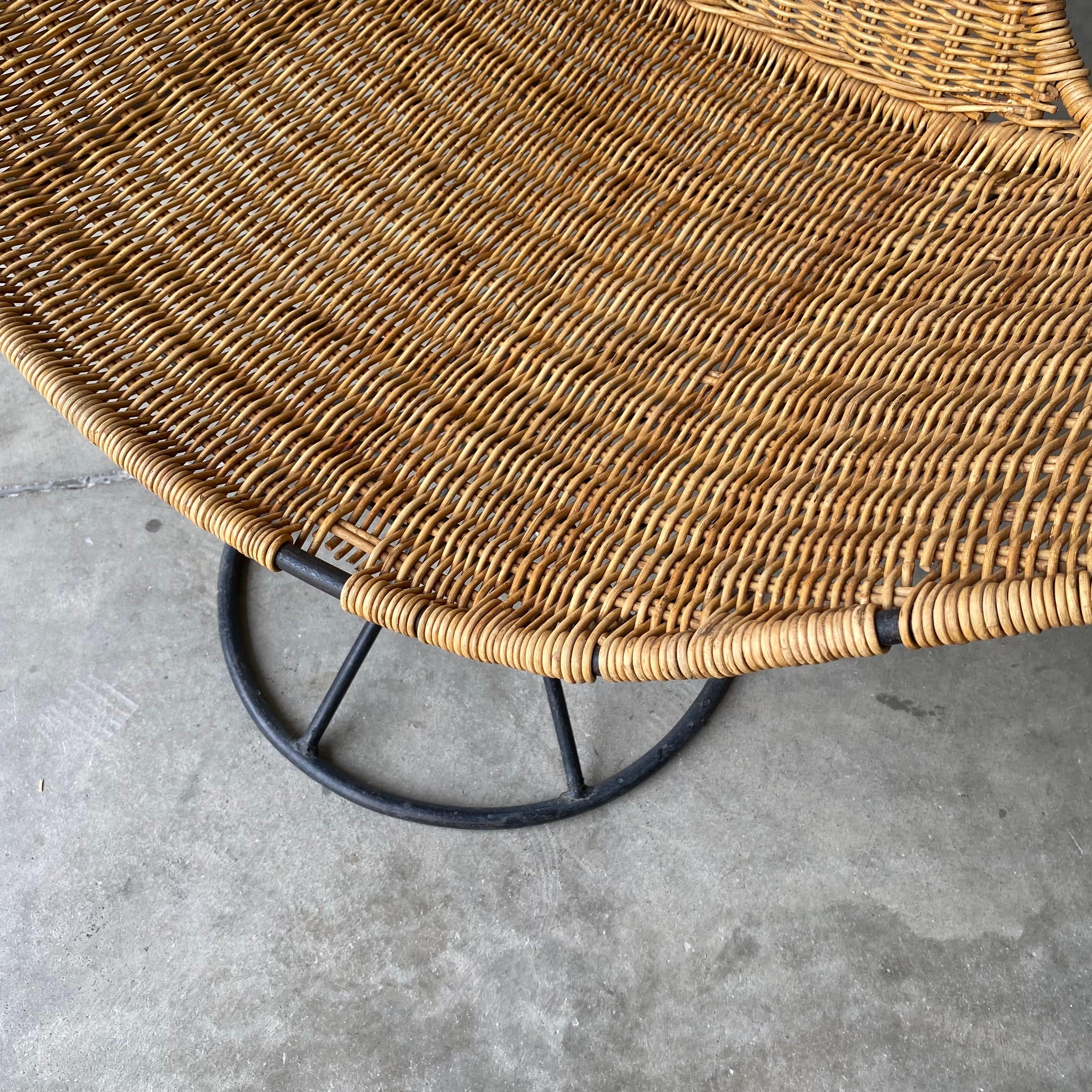 Stuhl „Wave“ von Danny Ho Fong, Tropi-Cal (Stahl) im Angebot
