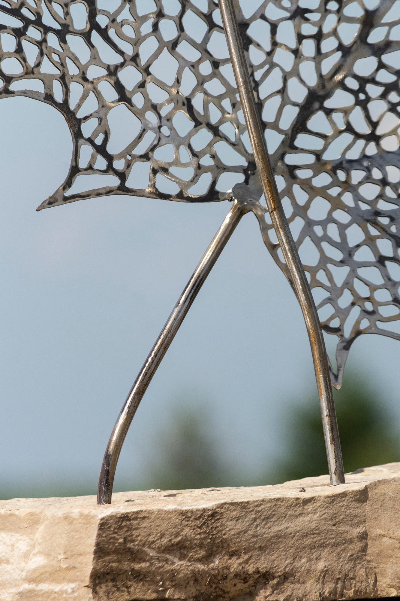Proud to be Canadian No 1 - scultura contemporanea, figurativa, in acciaio, all'aperto in vendita 3