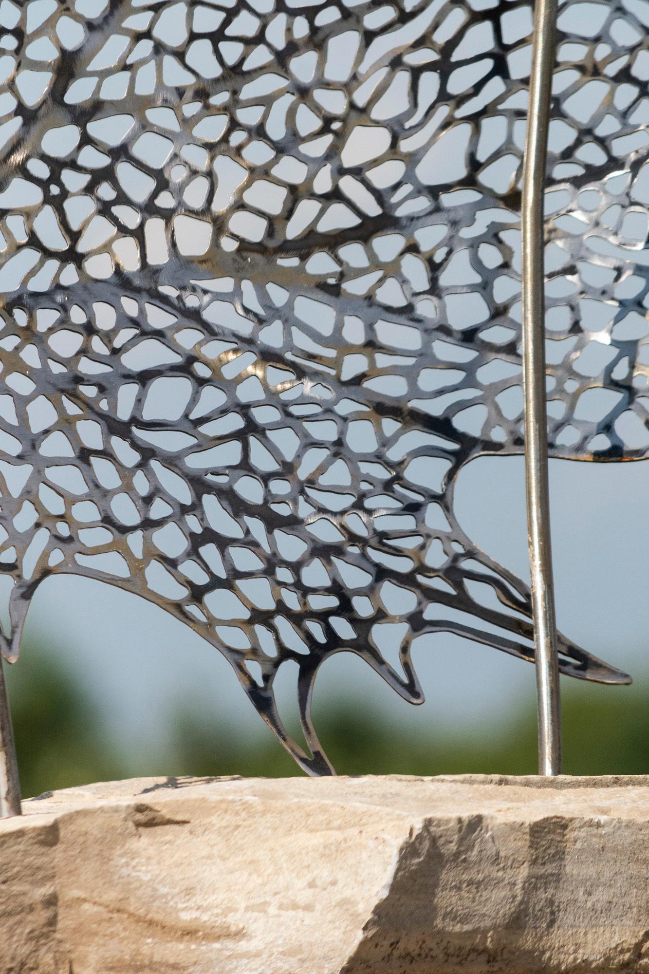 Proud to be Canadian No 1 - scultura contemporanea, figurativa, in acciaio, all'aperto in vendita 5