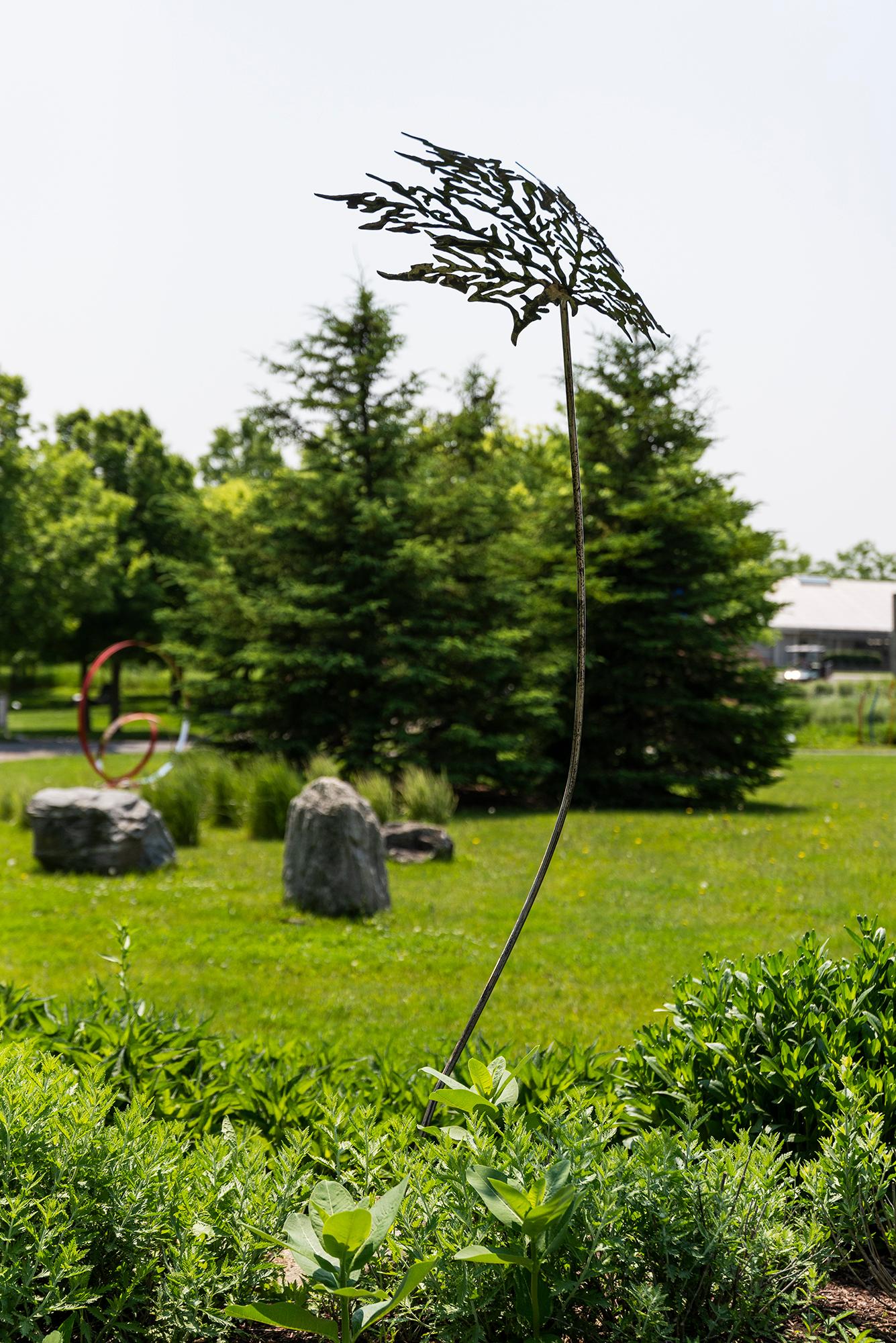 Proud to be Canadian No 4 - zeitgenössische, figurative Stahlskulptur für den Außenbereich (Zeitgenössisch), Sculpture, von Danny Perkins