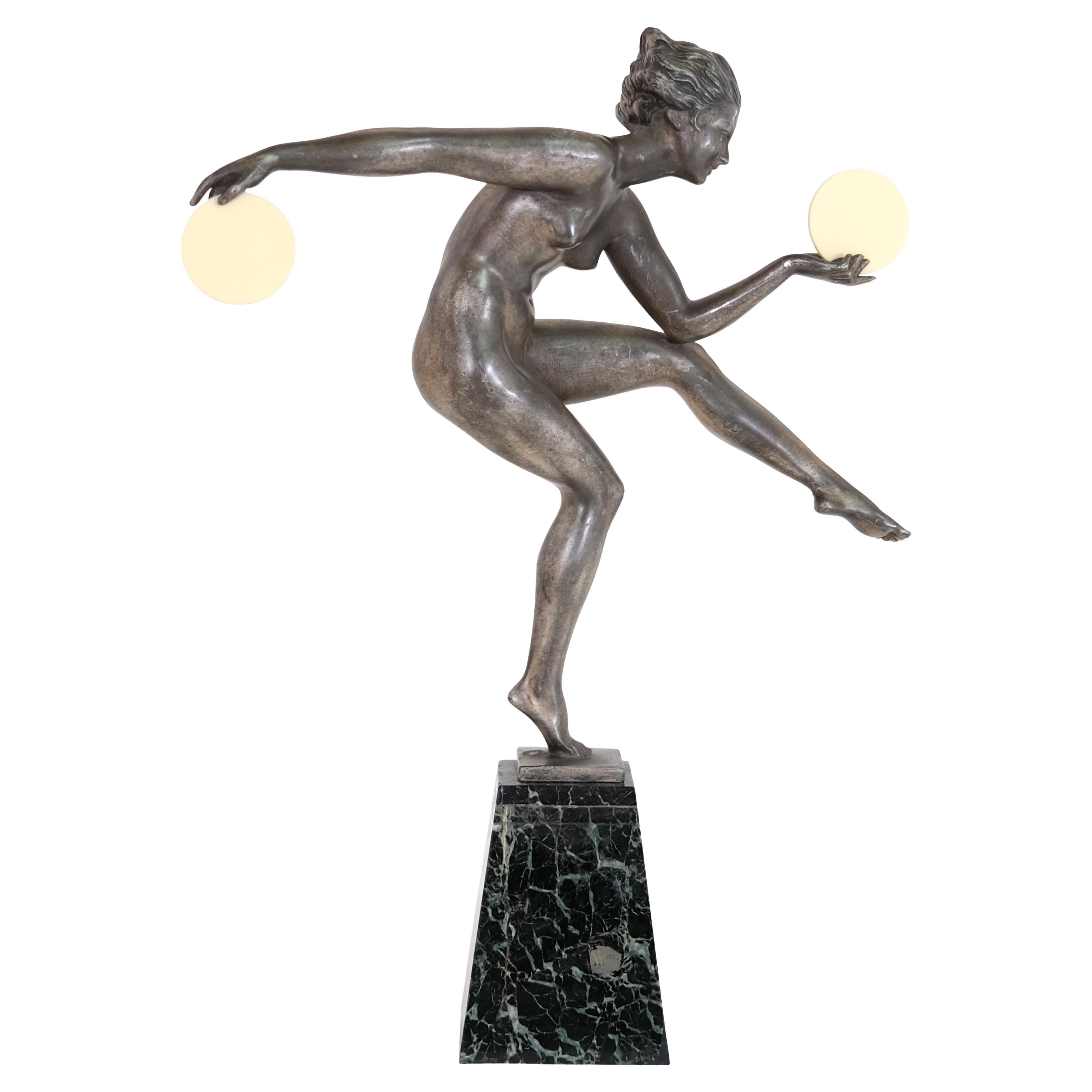 Danse païenne Sculpture de danseuse Art Déco français par Derenne pour Max Le Verrier
