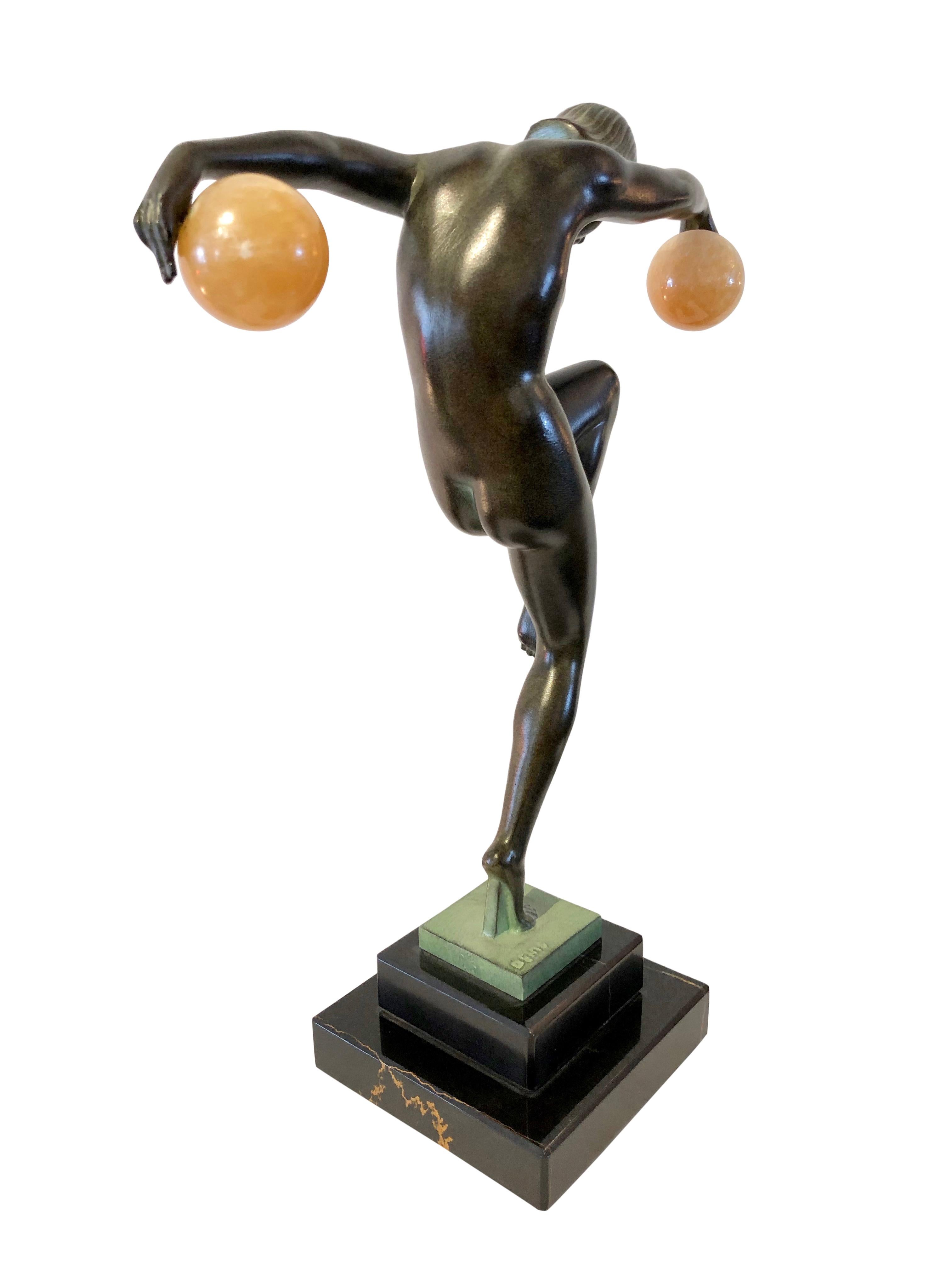Patiné Sculpture française « Danseuse Aux Boules » en étain de Denis de Max Le Verrier