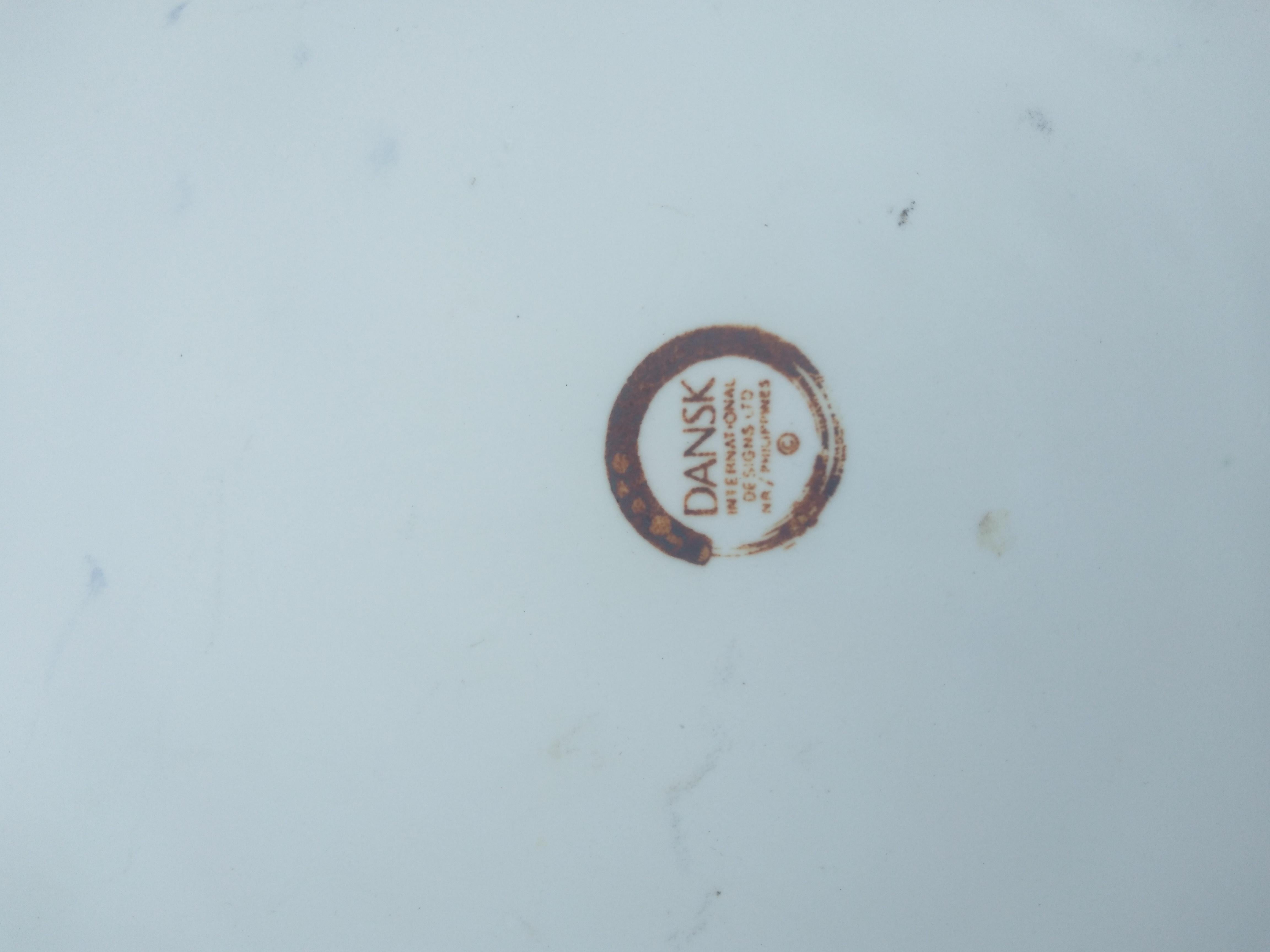 Moderno Piatto da portata Dansk in ceramica con mirtilli in vendita