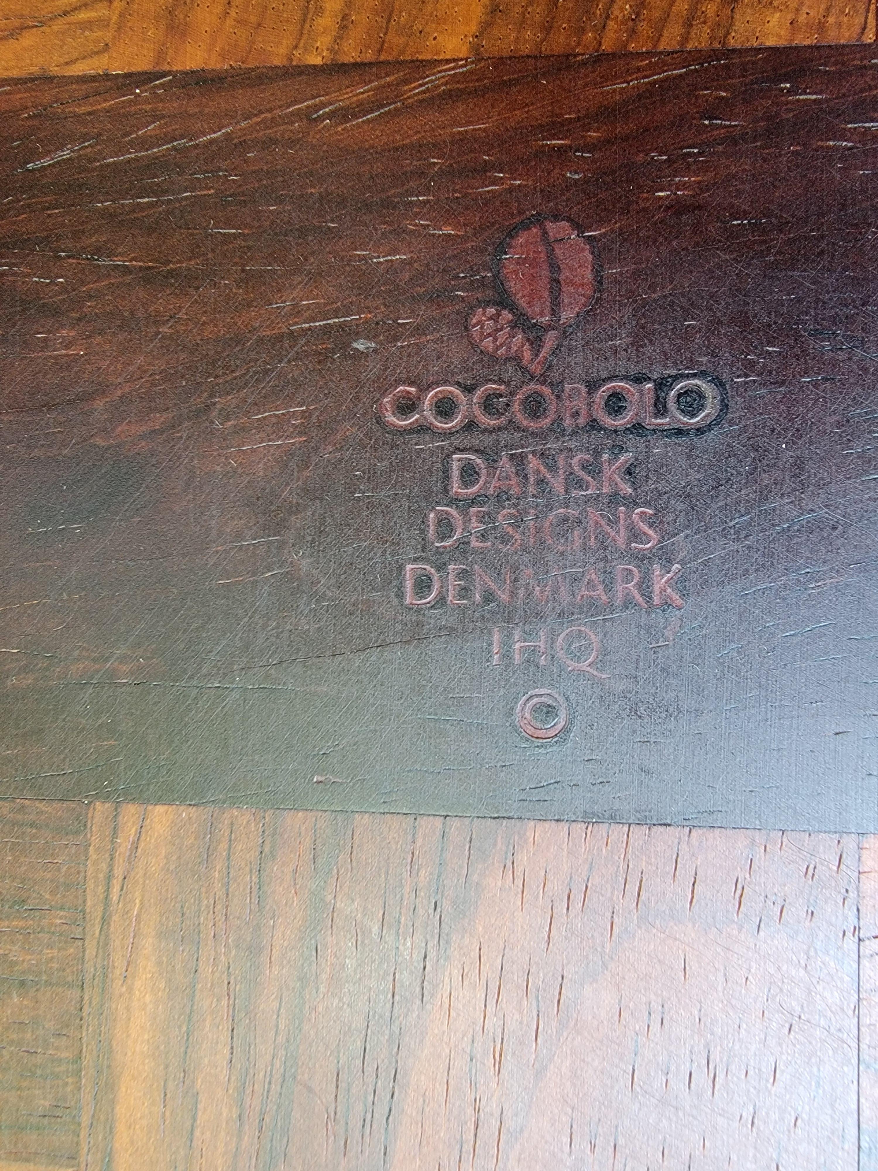 Großes Serviertablett aus exotischem Holz mit Fuß, Danish Modern.  