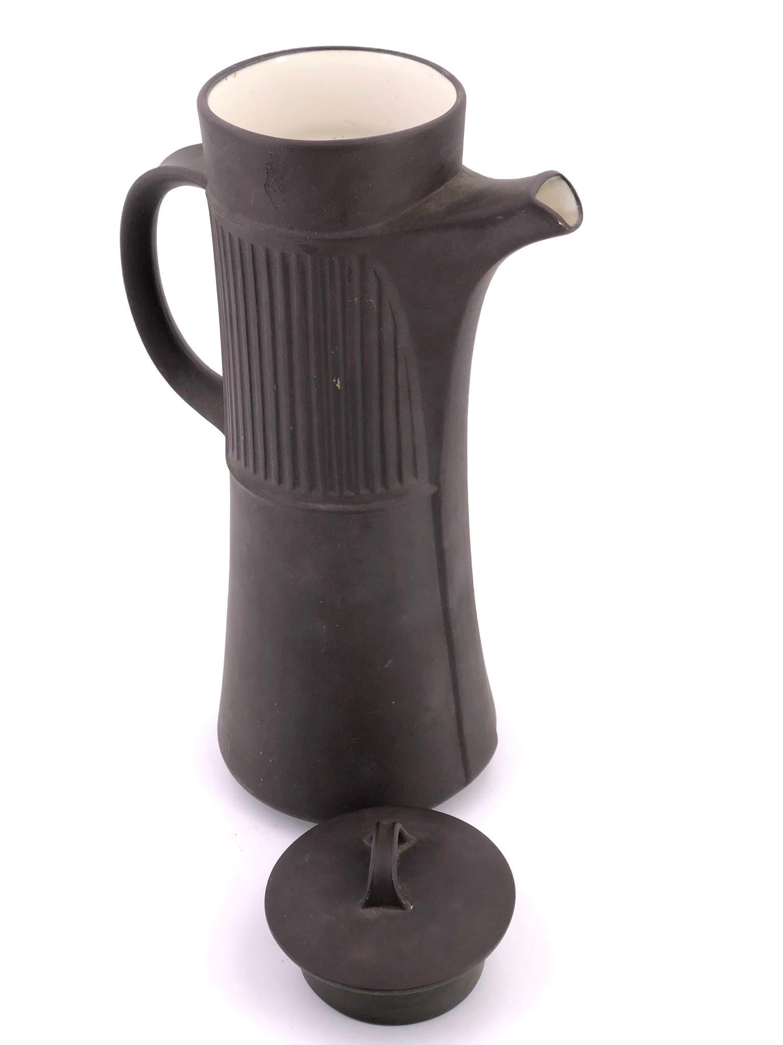 Beautiful tall ceramic coffee pot designed by Quistgaard for Dansk circa 1950s, in great condition no chips or cracks.