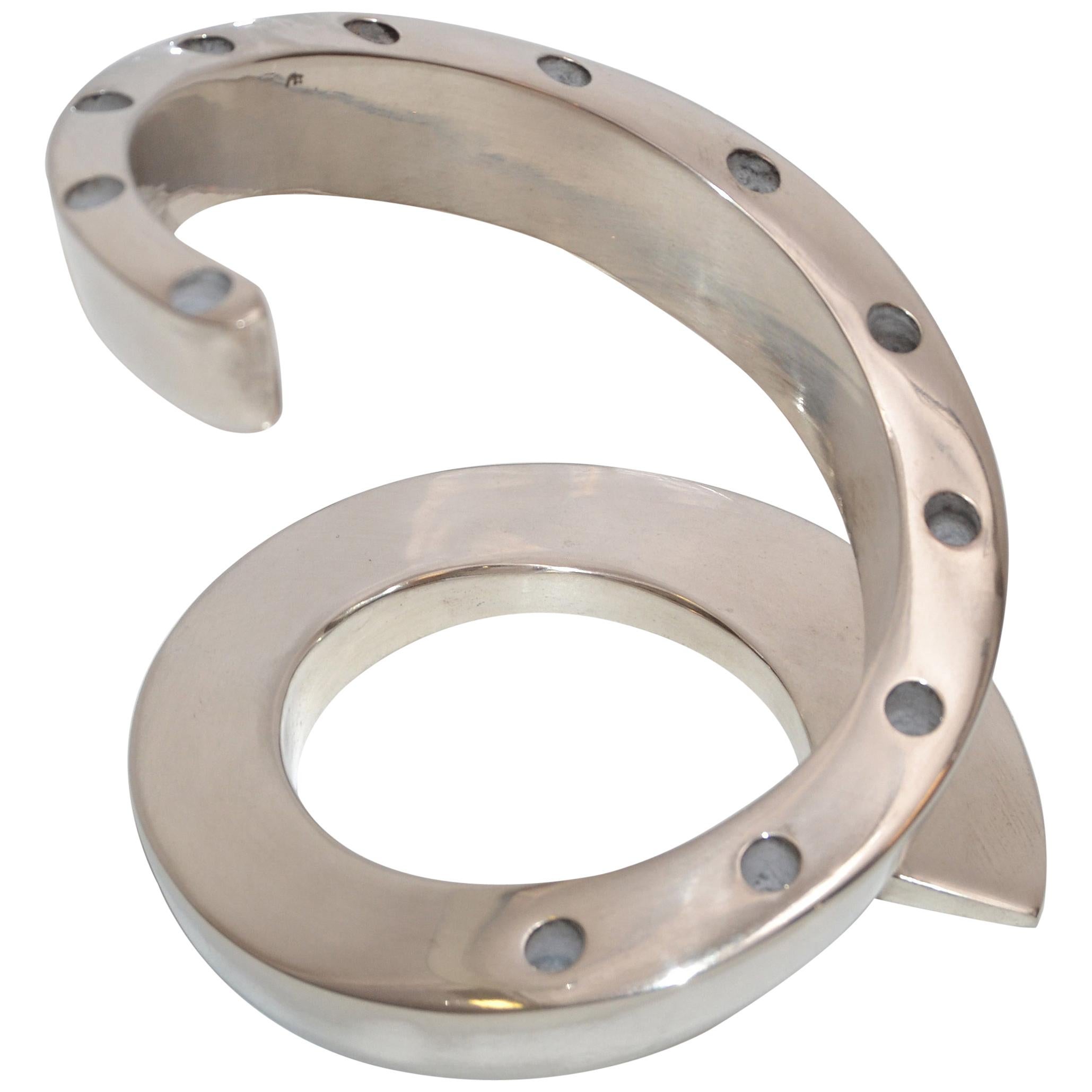 Dansk Designs Francia Candeleros cónicos en espiral plateados, Portavelas