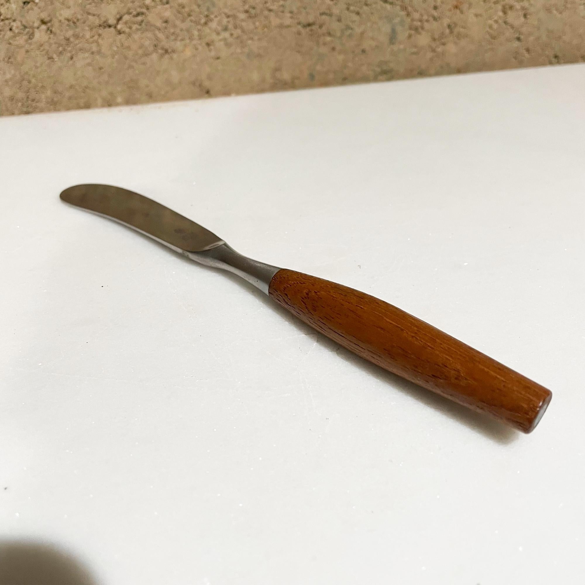 Dansk Designs Deutschland 1954 IHQ Fjord Buttermesser Teak & Rostfrei von Quistgaard im Zustand „Gut“ in Chula Vista, CA