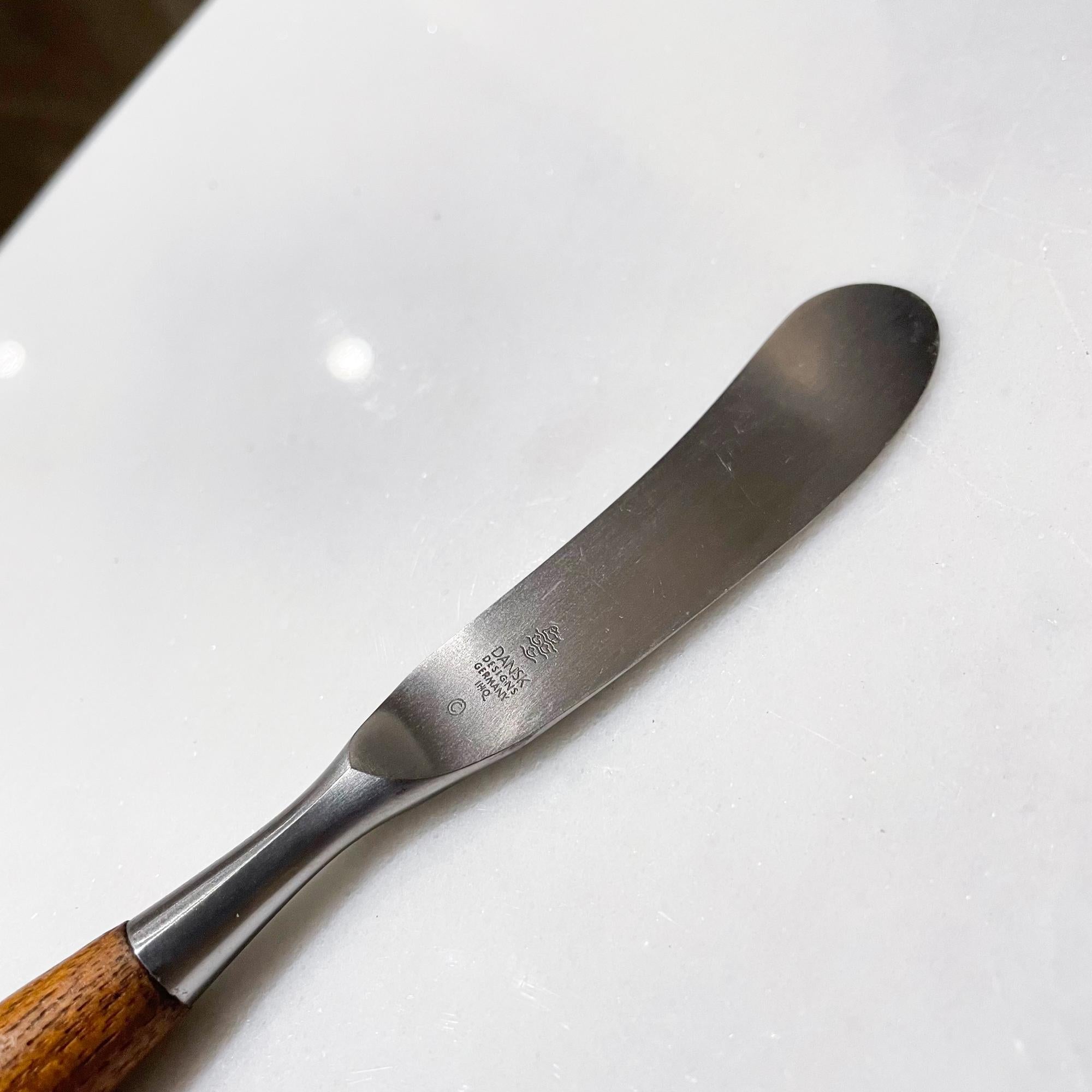 Dansk Designs Deutschland 1954 IHQ Fjord Buttermesser Teak & Rostfrei von Quistgaard (Mitte des 20. Jahrhunderts)