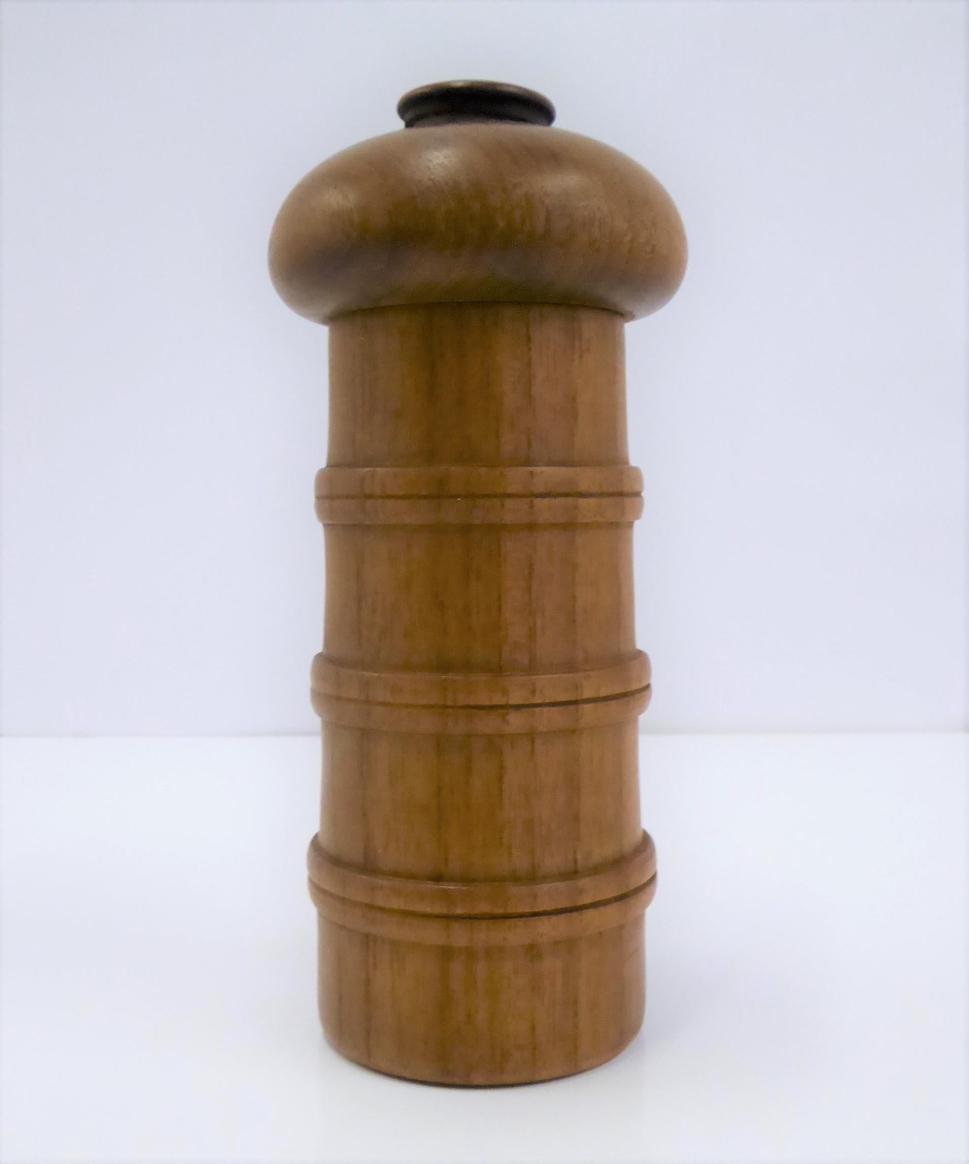 Great rare Mid-Century Modern Teak peppermill / salt Shaker combo by Jens Quistgaard for Dansk Designs. These peppermills sometimes are called Chess Pieces for the various shape resembling chess forms. Ground pepper comes out of the bottom when top