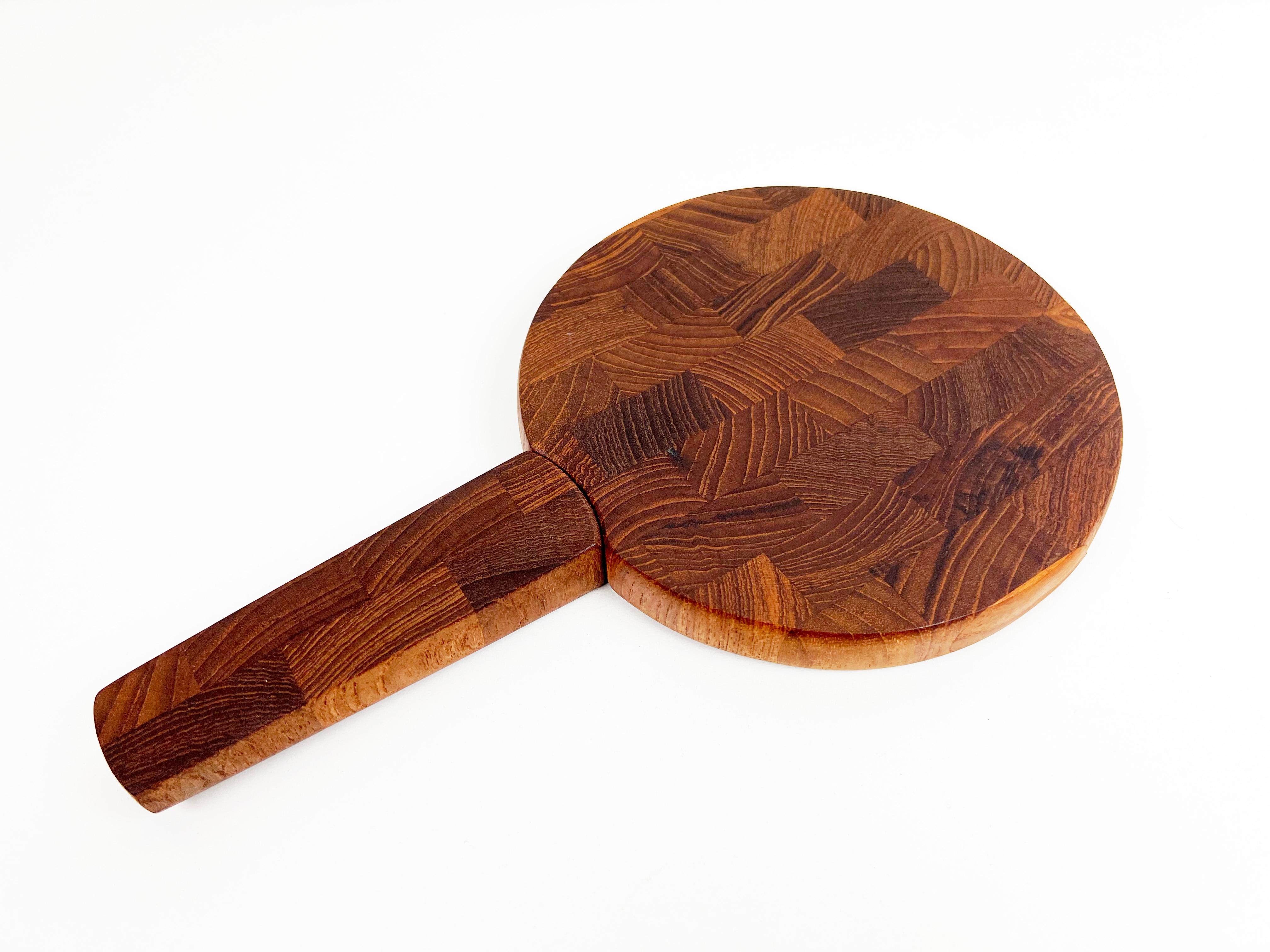 Dansk End Grain Teak Lollipop Shaped Serving Board with Built in Knife In Excellent Condition For Sale In Fort Lauderdale, FL