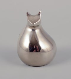 Dansk International Designs Ltd. Small sculpture of a cat in plated silver.