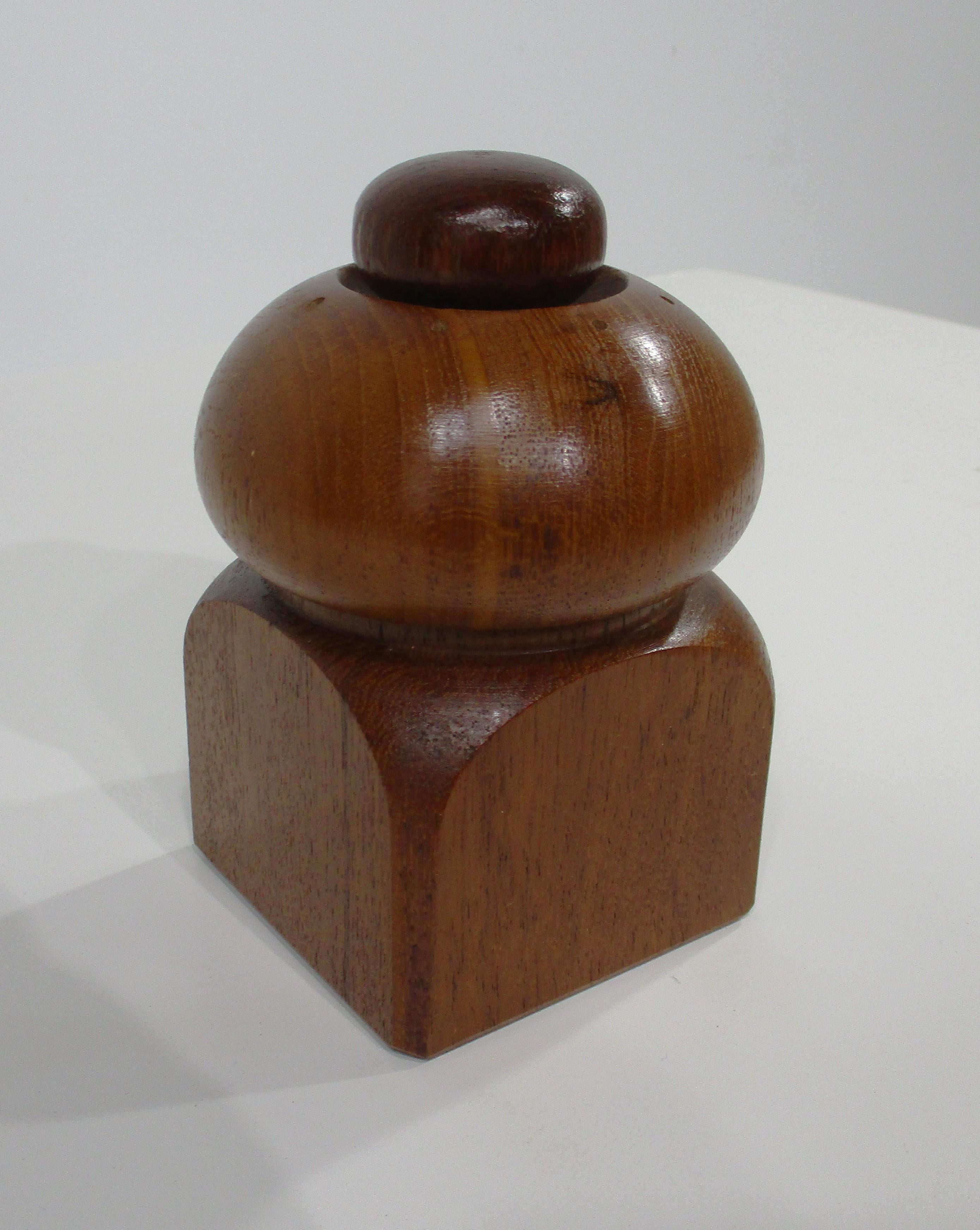 Dansk Jens Quistgaard Teakholz Salz-/Pfeffermühle Dänemark (Moderne der Mitte des Jahrhunderts) im Angebot