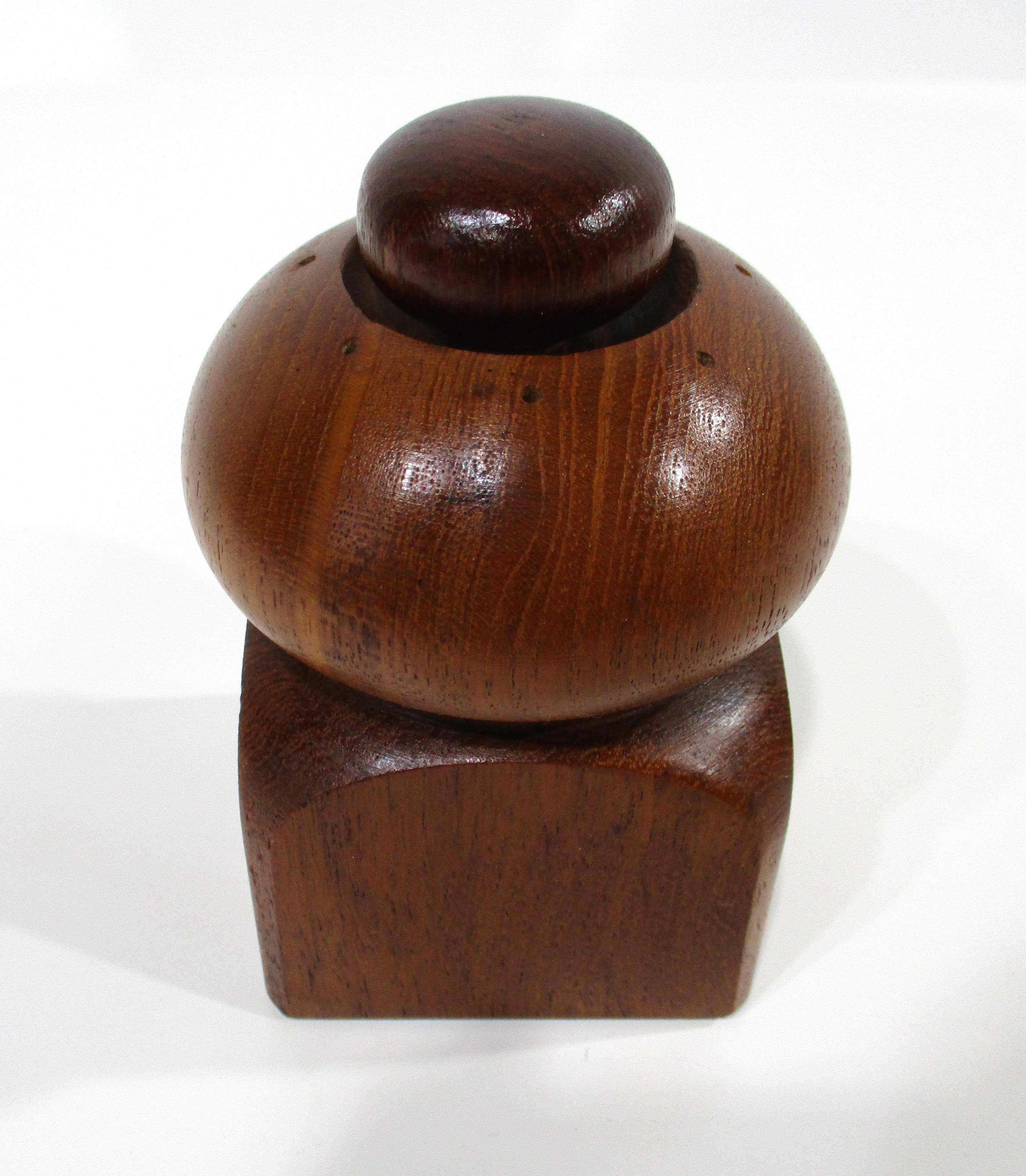 Dansk Jens Quistgaard Teakholz Salz-/Pfeffermühle Dänemark im Zustand „Gut“ im Angebot in Cincinnati, OH