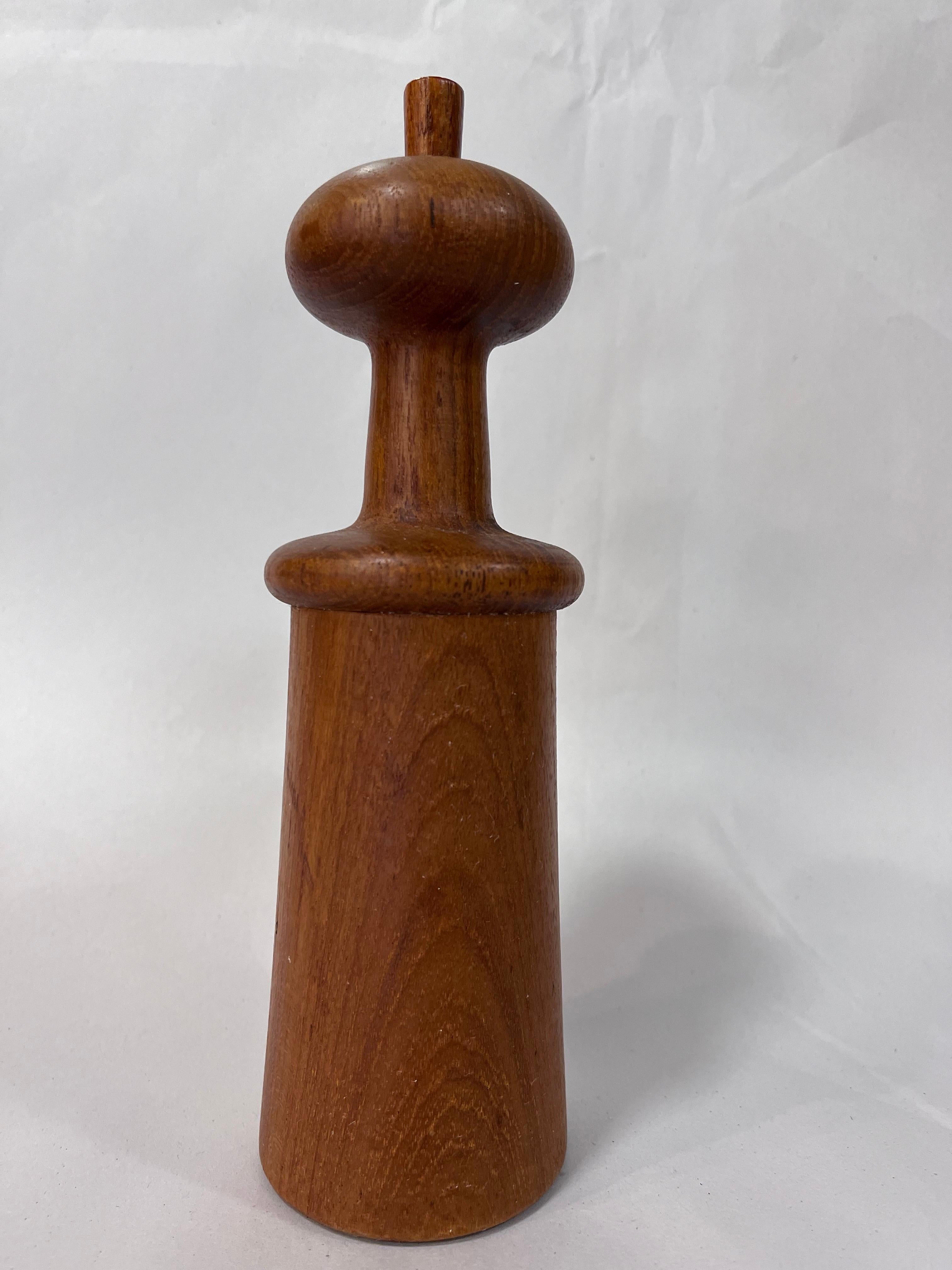 A vintage Danish modern pepper mill and salt shaker in teak designed by Jens Harald Quistgaard for Dansk. This exercise in simplicity and good design features a bulbous top with removable stopper (to insert the salt) for your salt shaking and flavor