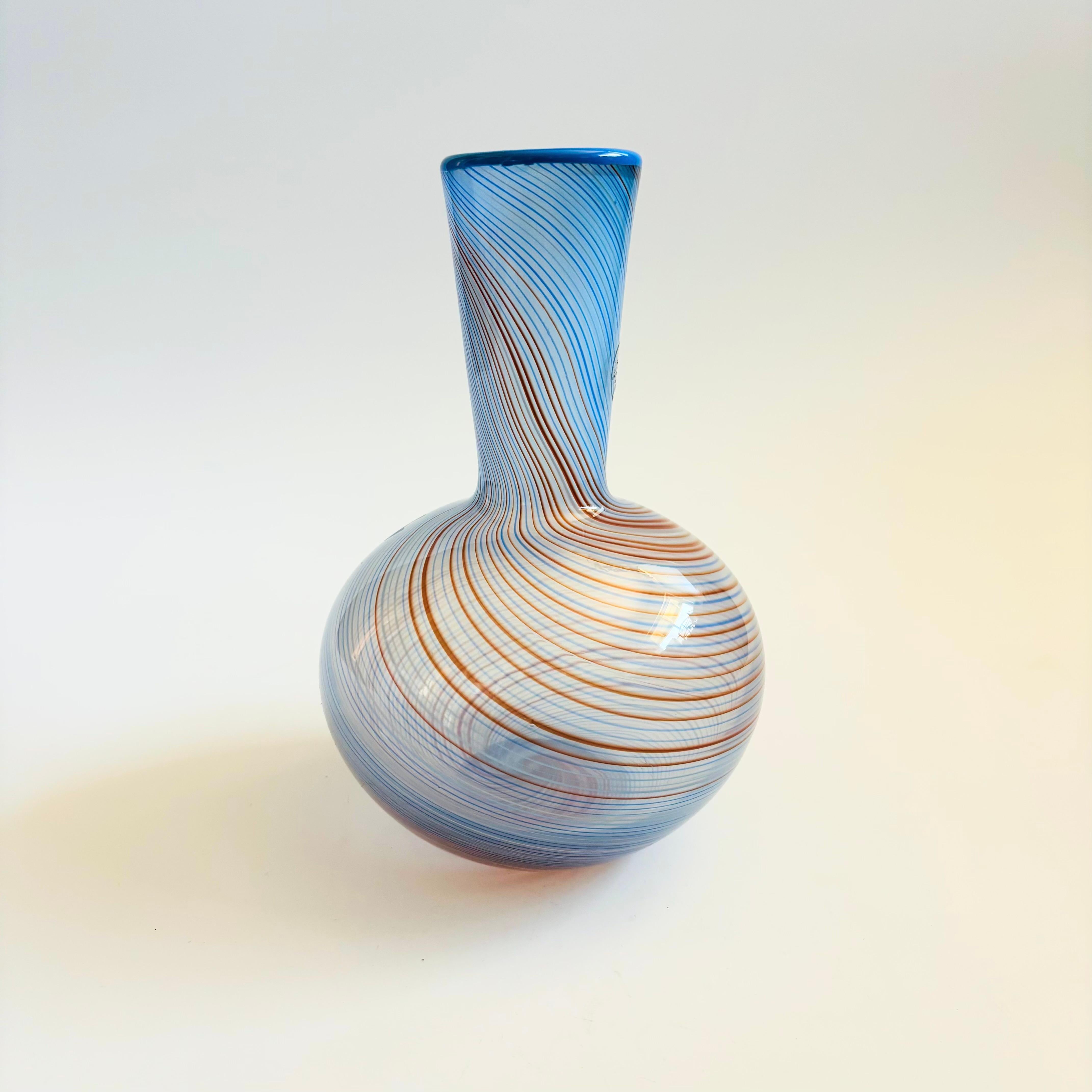Vintage-Vase aus mundgeblasenem Glas mit dem Design 