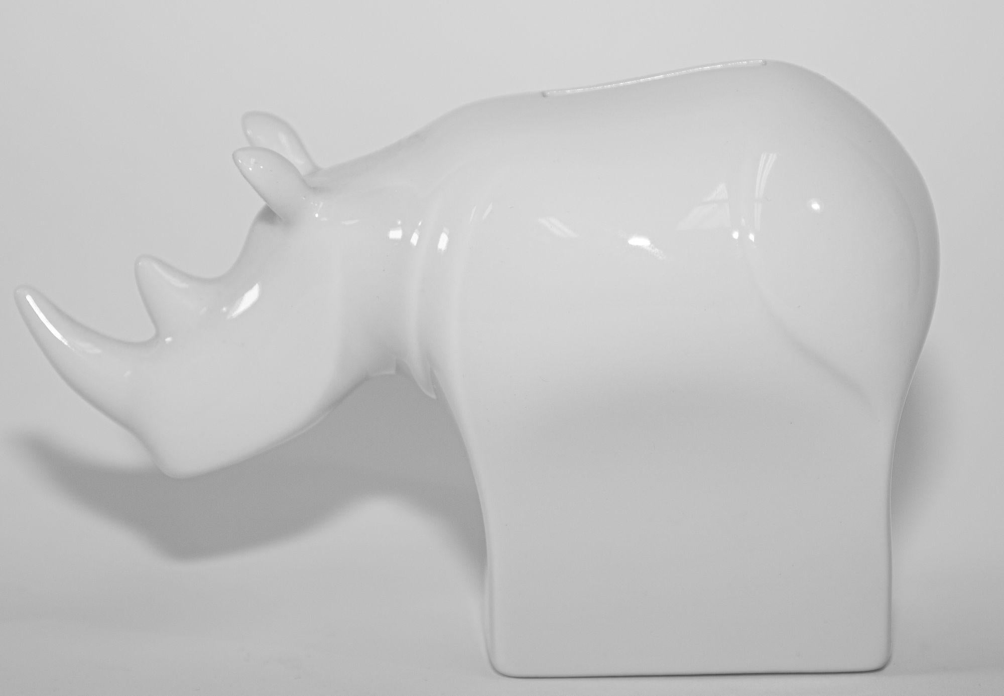 Vintage Dansk Rhinoceros white Porcelain ceramic Coin bank.
Sleek Dansk white Porcelain Rhinoceros Bank, Scandinavian style, Modernist.
Unique addition to your modern Scandinavian style home
Very sleek modern design.
Excellent condition, with
