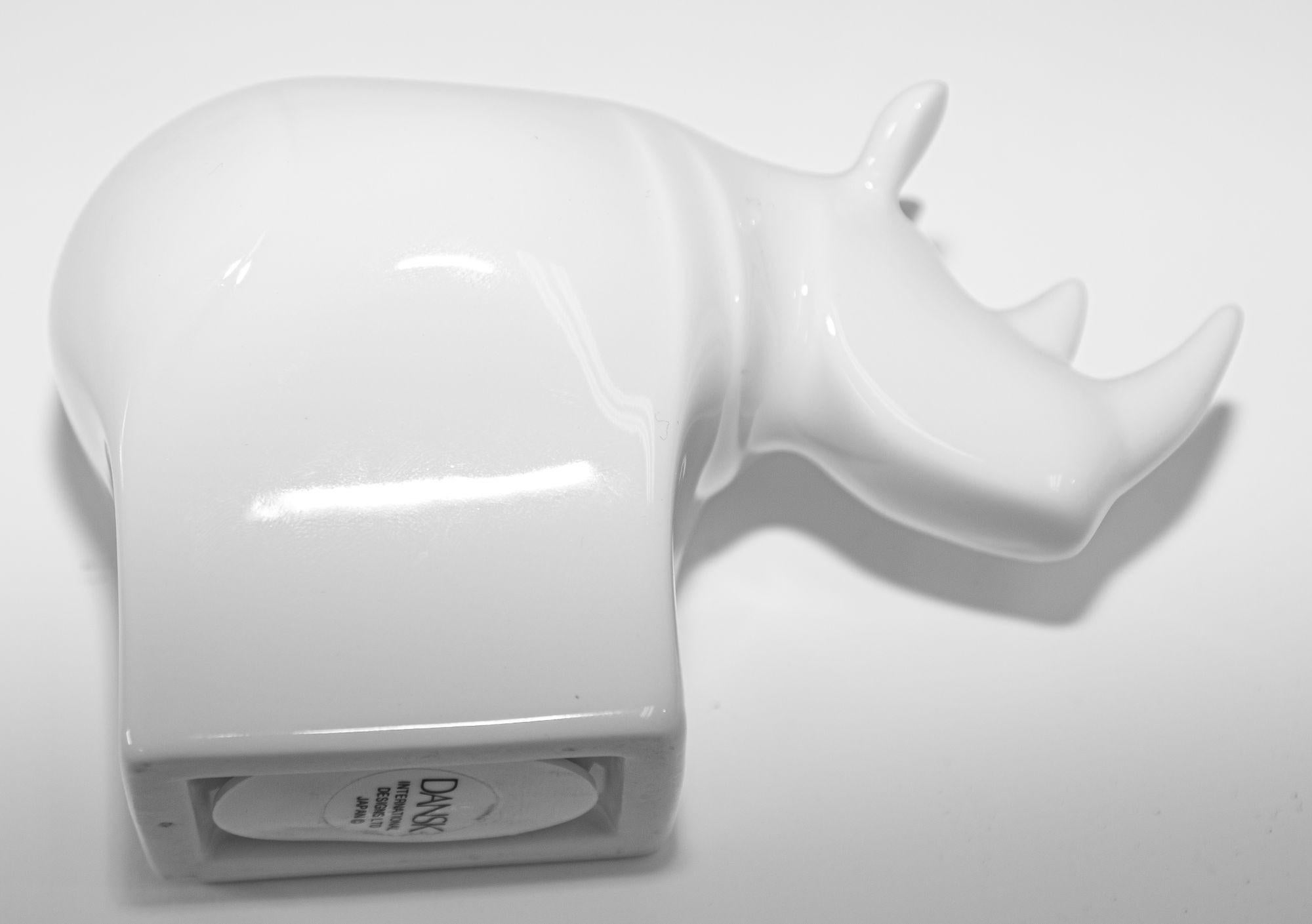 Scandinave moderne Tirelire Rhinoceros Dansk en porcelaine blanche moderniste en vente
