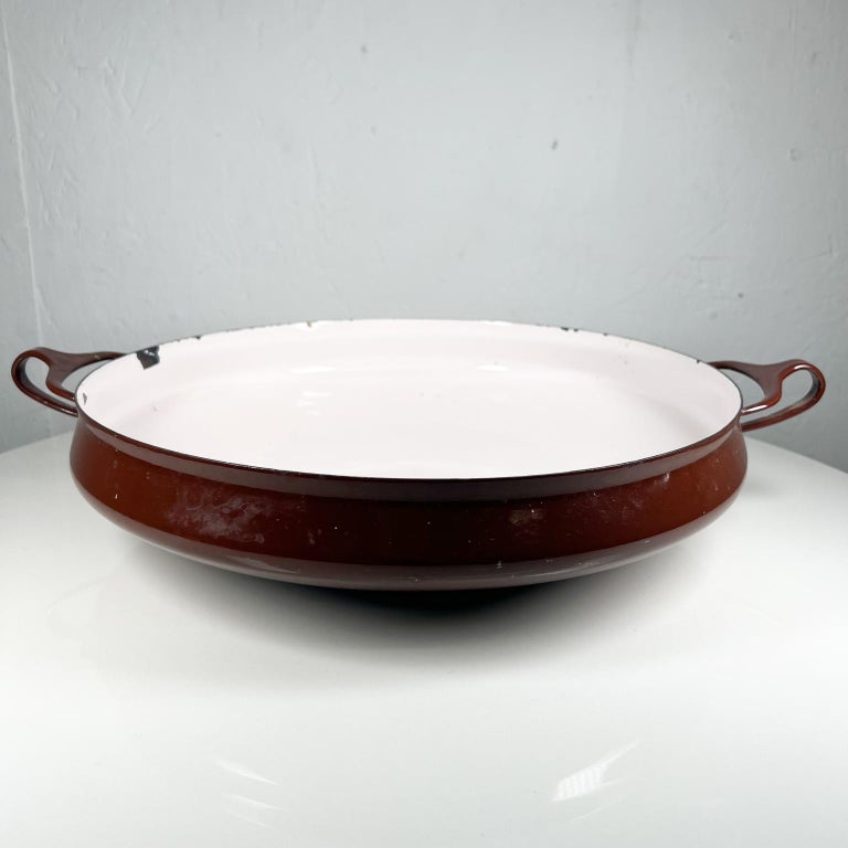 Dansk Paella Pan Enamelware Kobenstyle designer Jens Quistgaard 1956 France
17.25 w x 14 diameter x 3.5 tall
Brown enamelware. No lid.
Stamped underneath.
Made in France
Preowned original vintage condition with wear, no cover lid.
See images.
